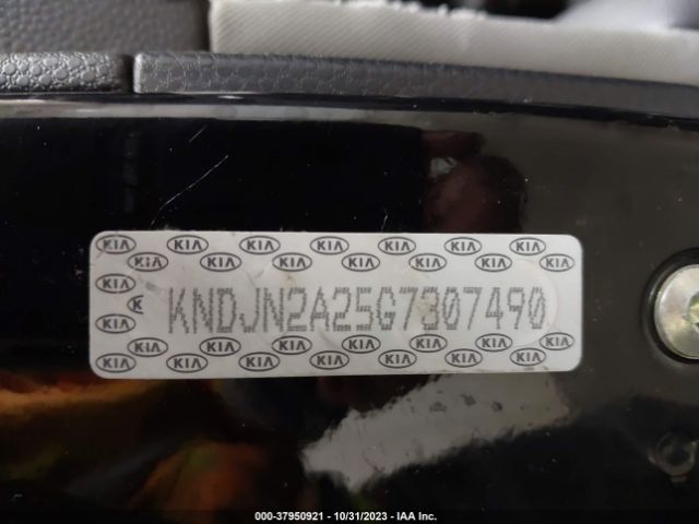 Photo 8 VIN: KNDJN2A25G7307490 - KIA SOUL 