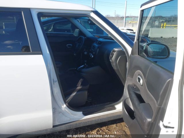 Photo 4 VIN: KNDJN2A25G7402468 - KIA SOUL 