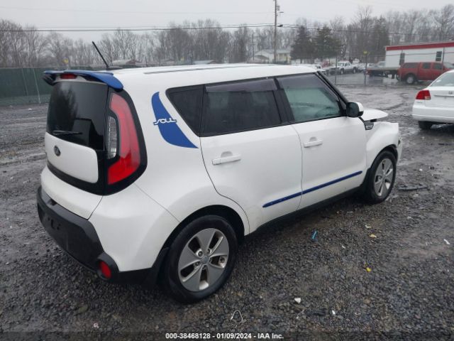 Photo 3 VIN: KNDJN2A25G7846885 - KIA SOUL 