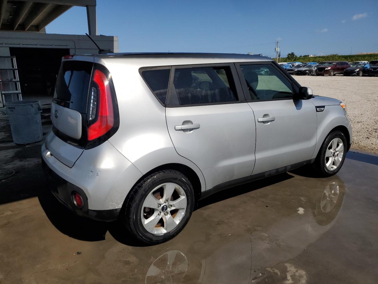 Photo 2 VIN: KNDJN2A25H7423922 - KIA SOUL 