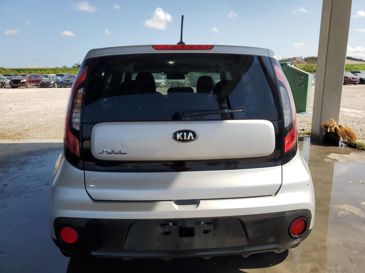 Photo 5 VIN: KNDJN2A25H7423922 - KIA SOUL 