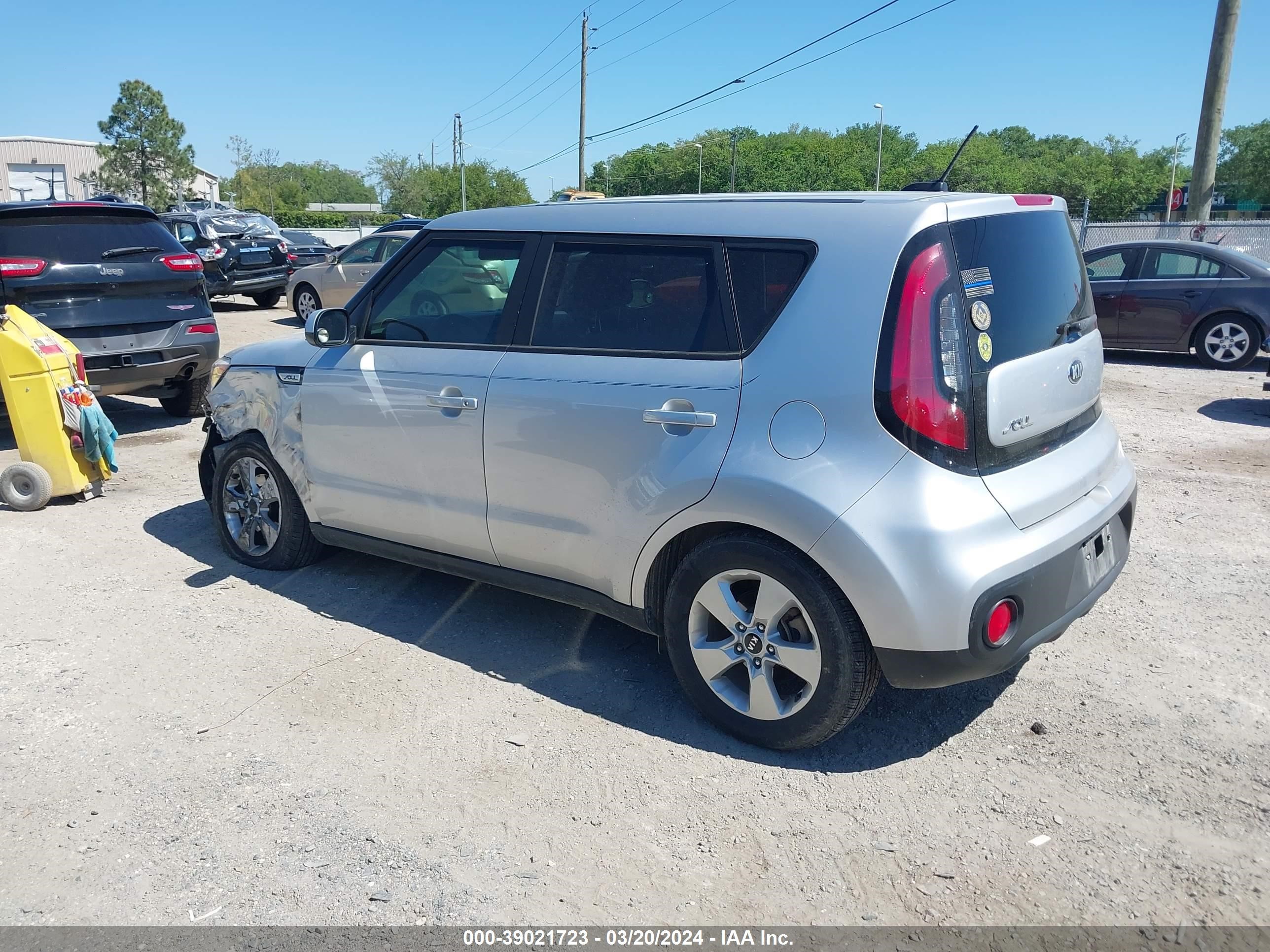 Photo 2 VIN: KNDJN2A25H7424293 - KIA SOUL 