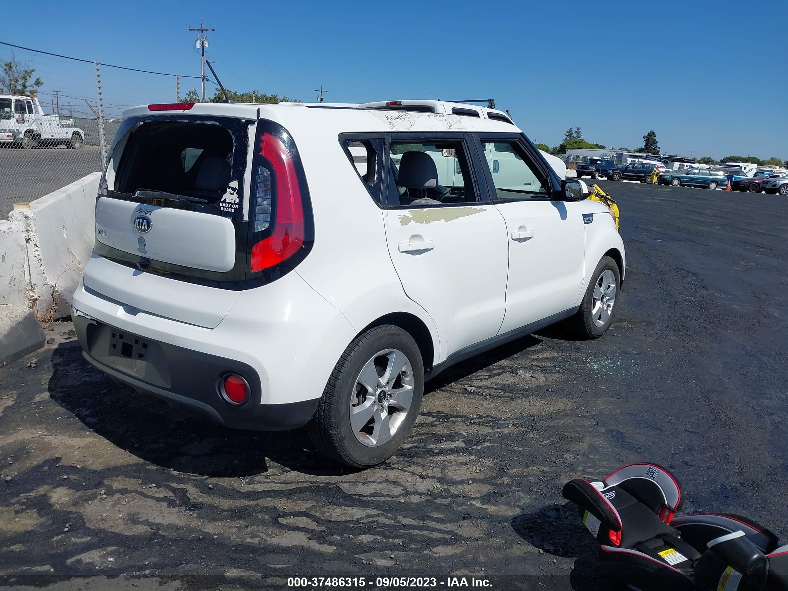 Photo 3 VIN: KNDJN2A25H7446407 - KIA SOUL 