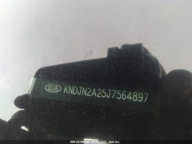 Photo 8 VIN: KNDJN2A25J7564897 - KIA SOUL 