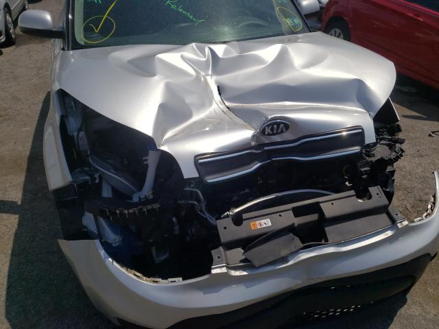 Photo 8 VIN: KNDJN2A25J7572014 - KIA SOUL 