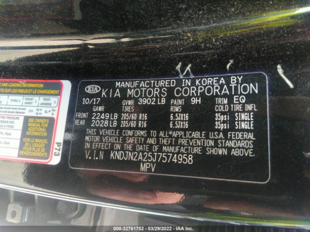 Photo 8 VIN: KNDJN2A25J7574958 - KIA SOUL 