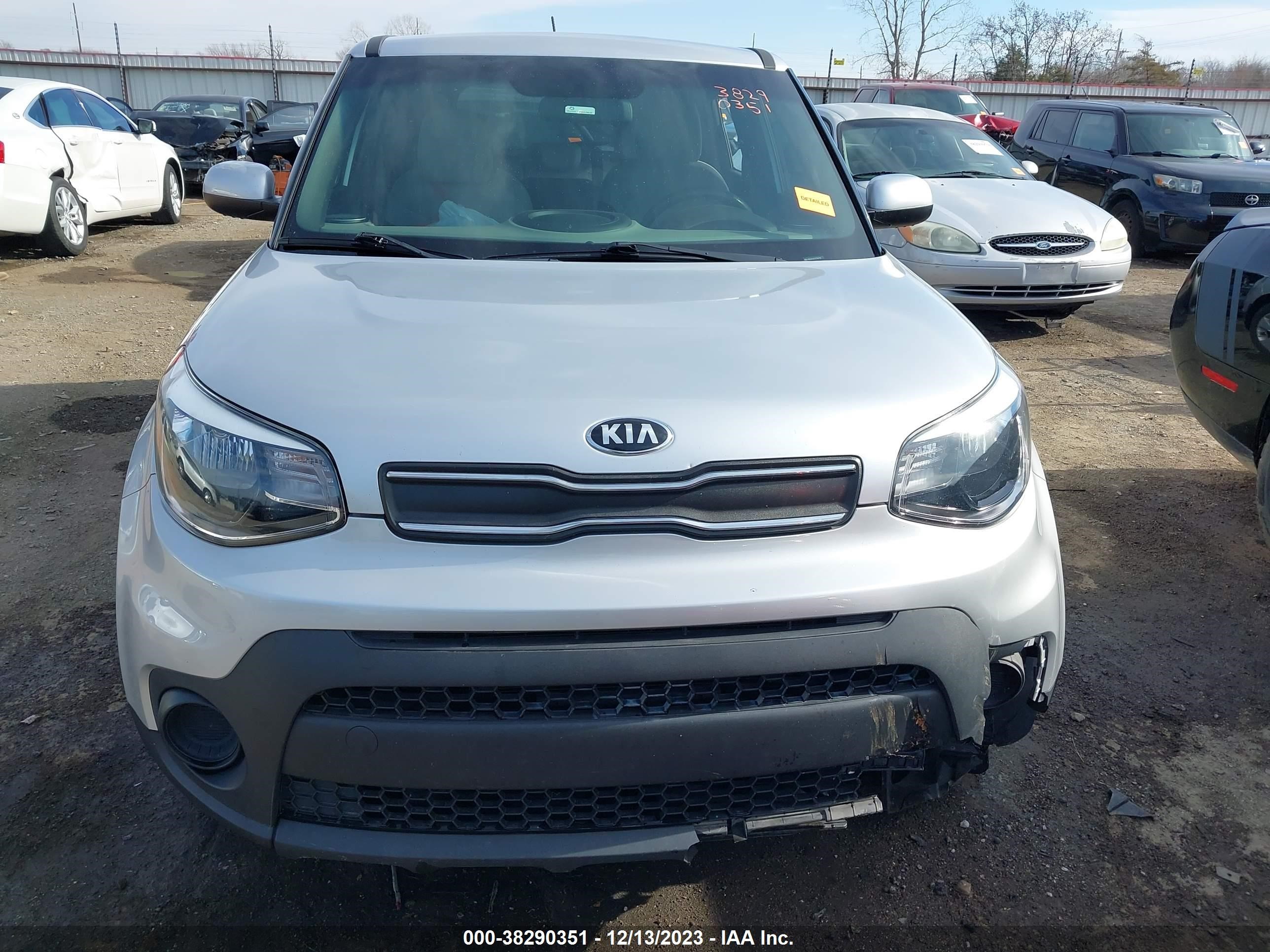 Photo 10 VIN: KNDJN2A25J7597785 - KIA SOUL 