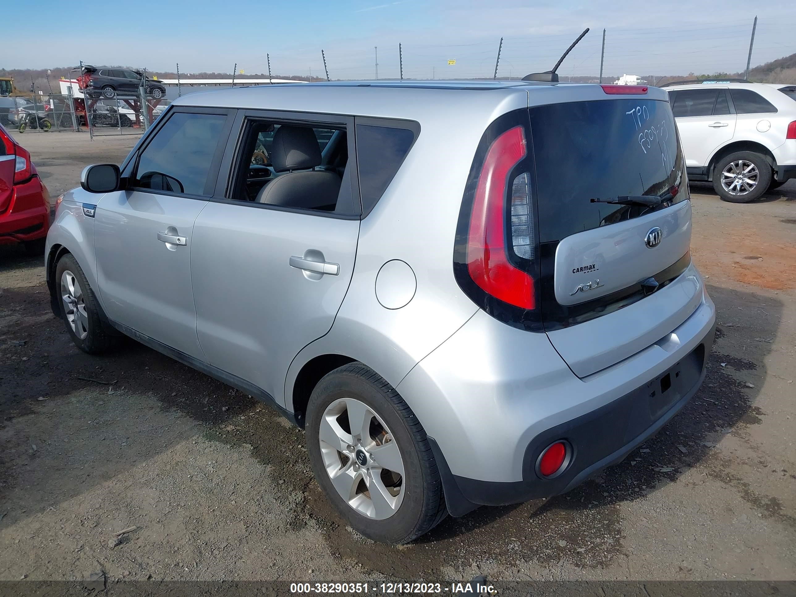 Photo 2 VIN: KNDJN2A25J7597785 - KIA SOUL 