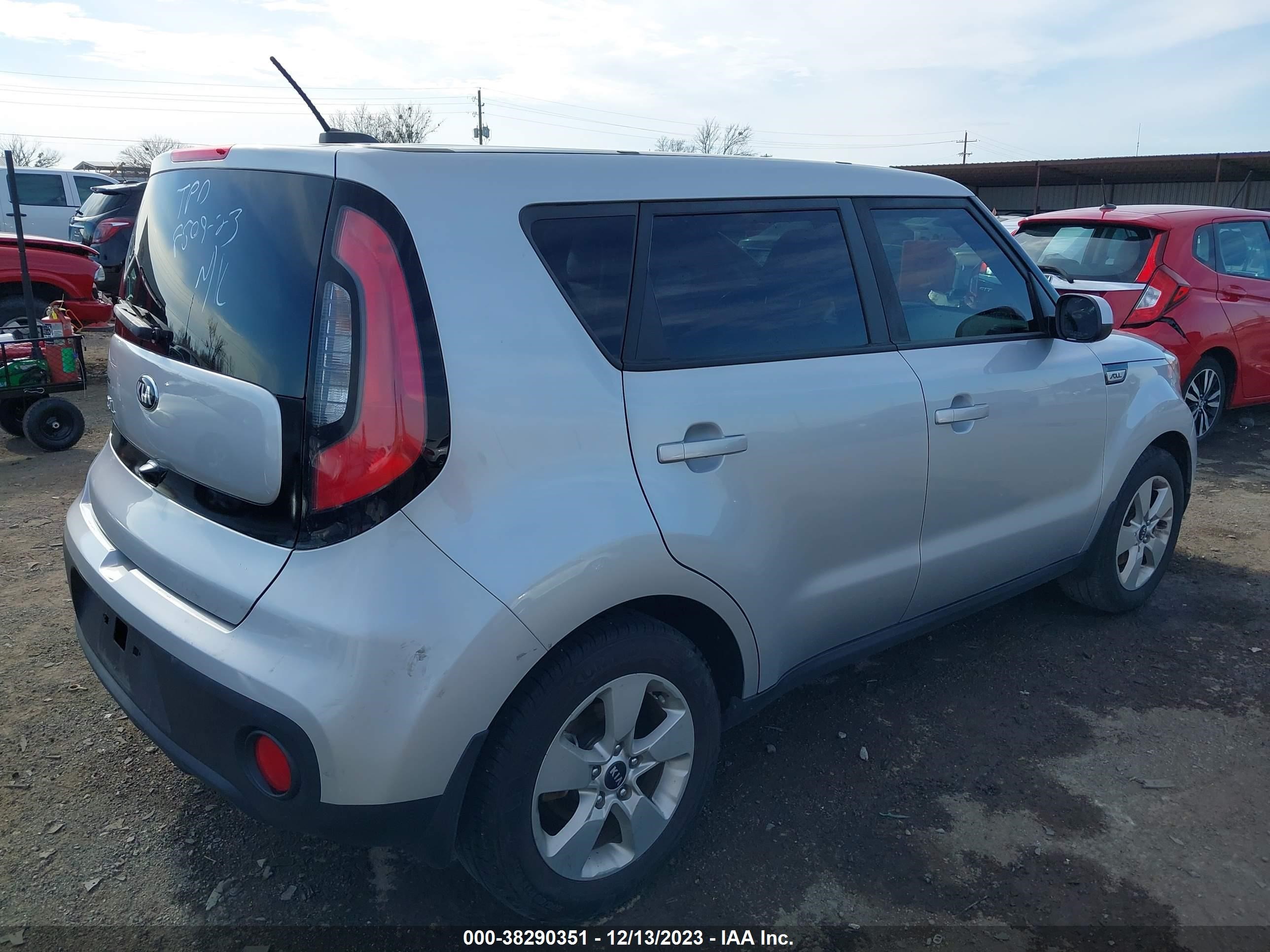 Photo 3 VIN: KNDJN2A25J7597785 - KIA SOUL 