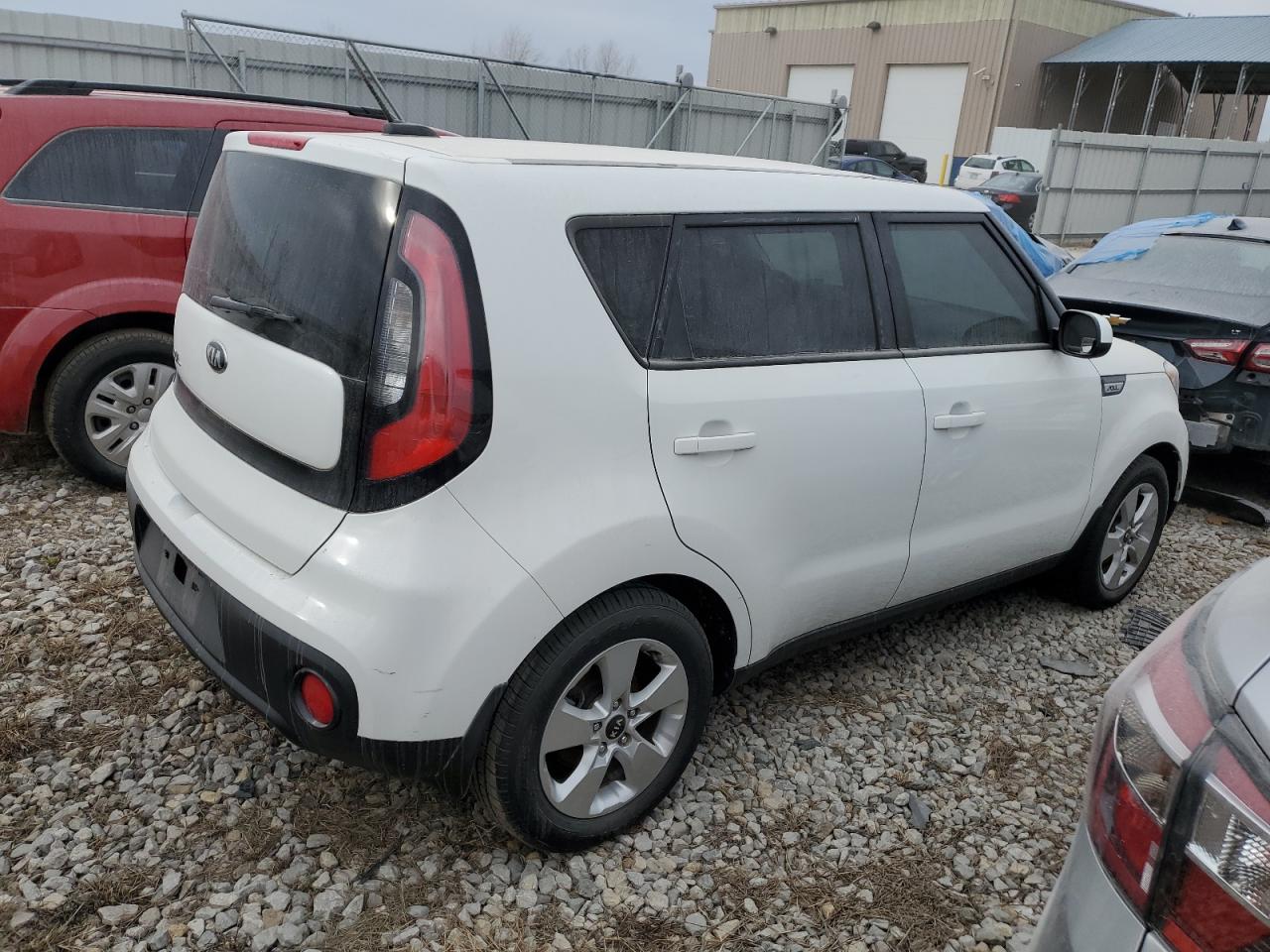 Photo 2 VIN: KNDJN2A25J7904324 - KIA SOUL 