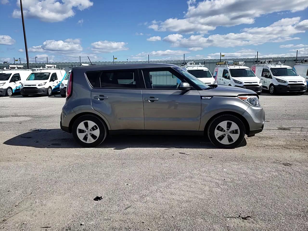 Photo 10 VIN: KNDJN2A26F7152799 - KIA SOUL 