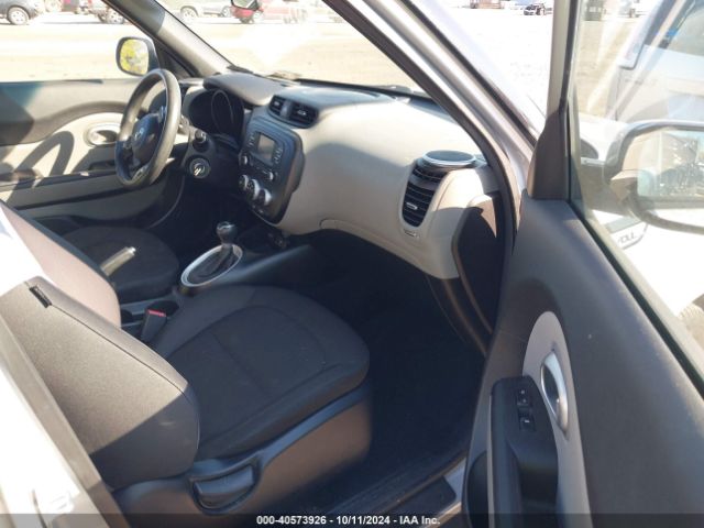 Photo 4 VIN: KNDJN2A26F7786565 - KIA SOUL 