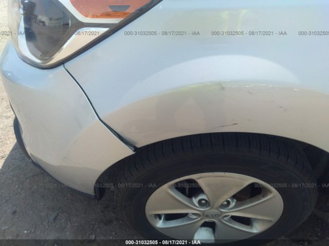 Photo 5 VIN: KNDJN2A26F7812646 - KIA SOUL 