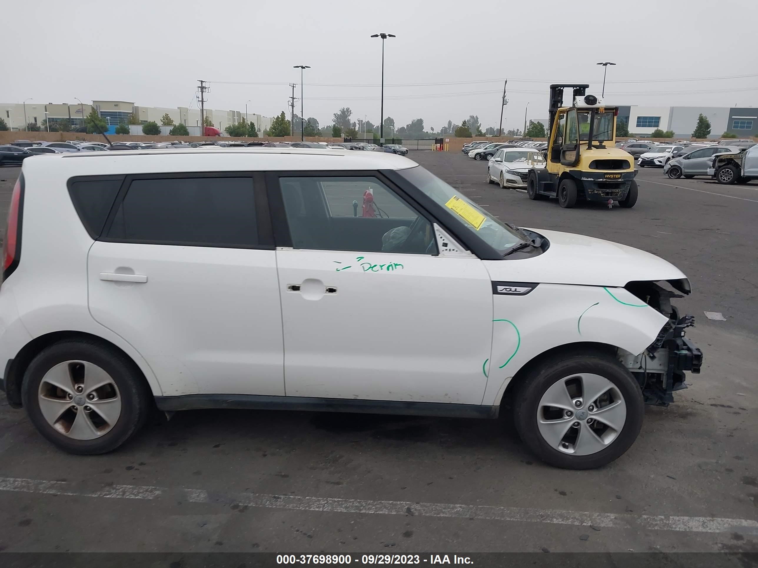 Photo 13 VIN: KNDJN2A26G7866949 - KIA SOUL 