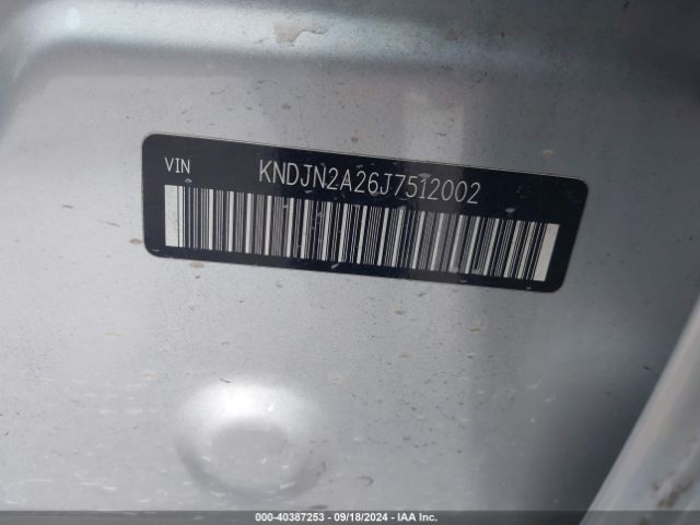 Photo 8 VIN: KNDJN2A26J7512002 - KIA SOUL 