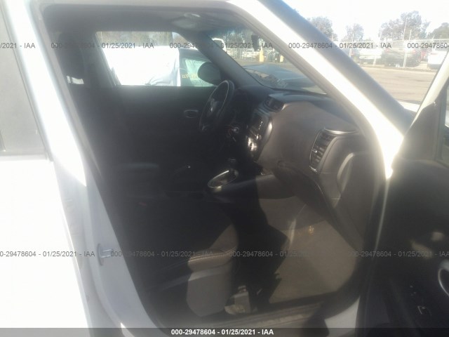 Photo 4 VIN: KNDJN2A26J7561720 - KIA SOUL 