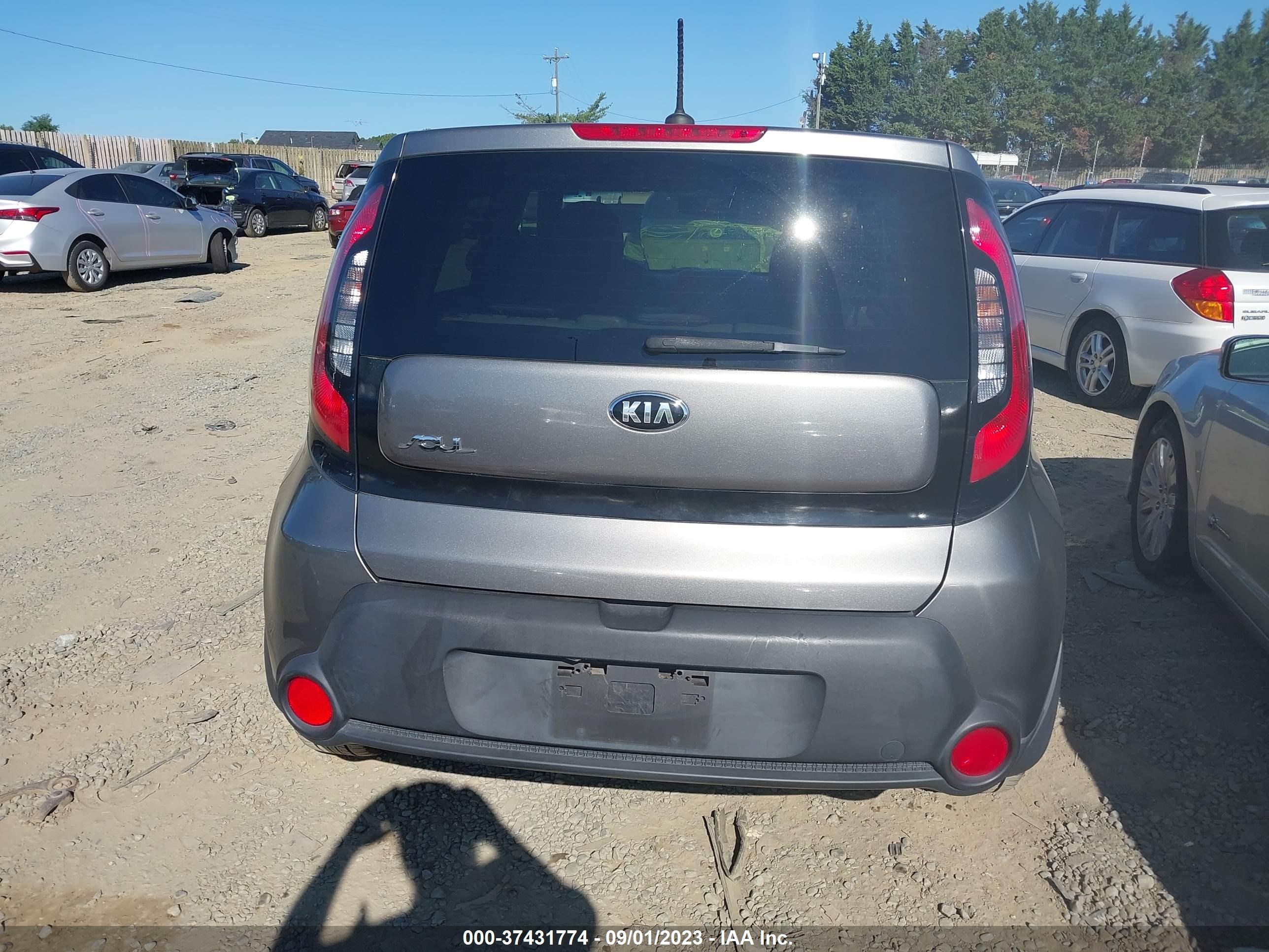 Photo 16 VIN: KNDJN2A27F7186640 - KIA SOUL 