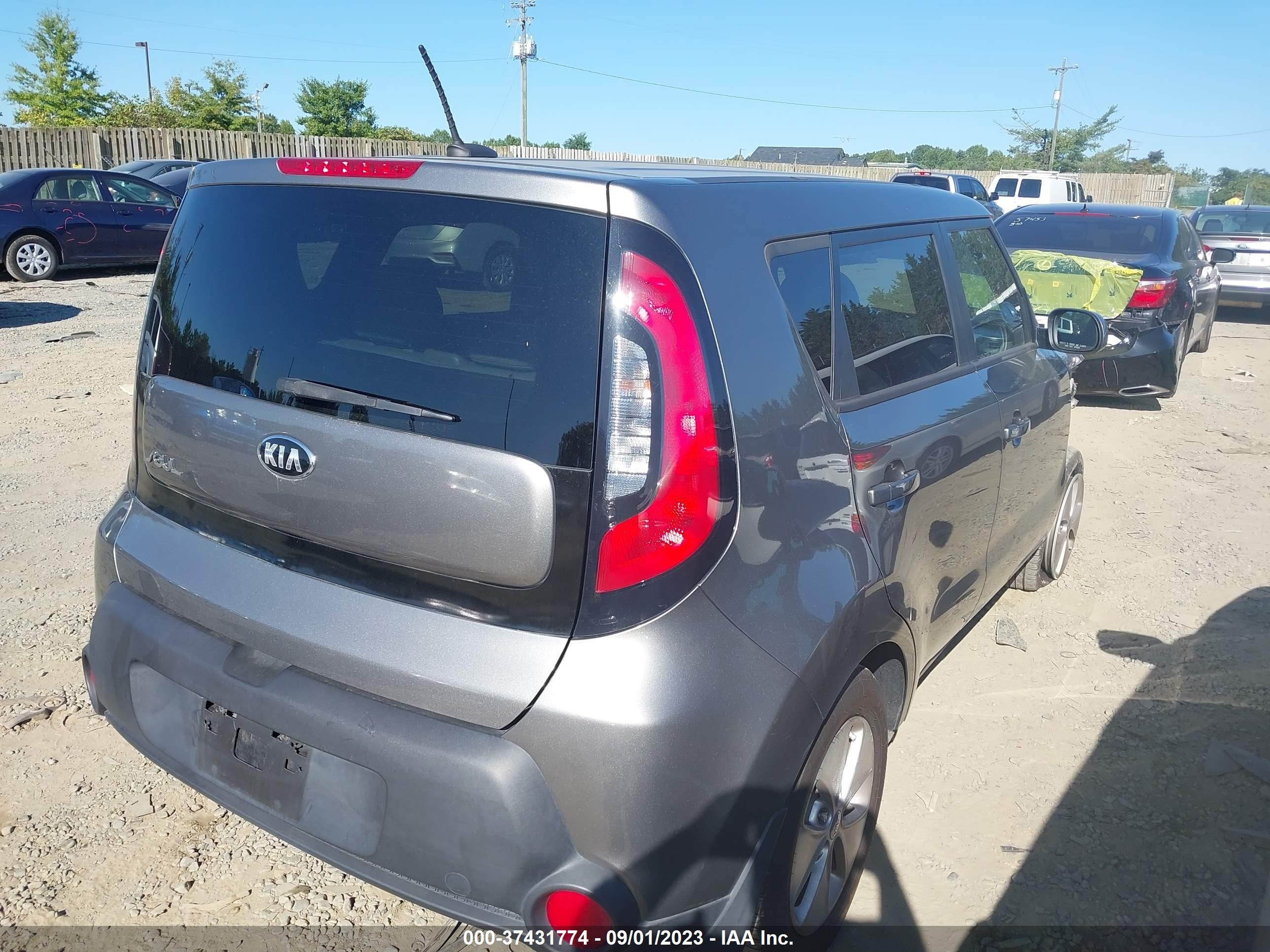 Photo 3 VIN: KNDJN2A27F7186640 - KIA SOUL 