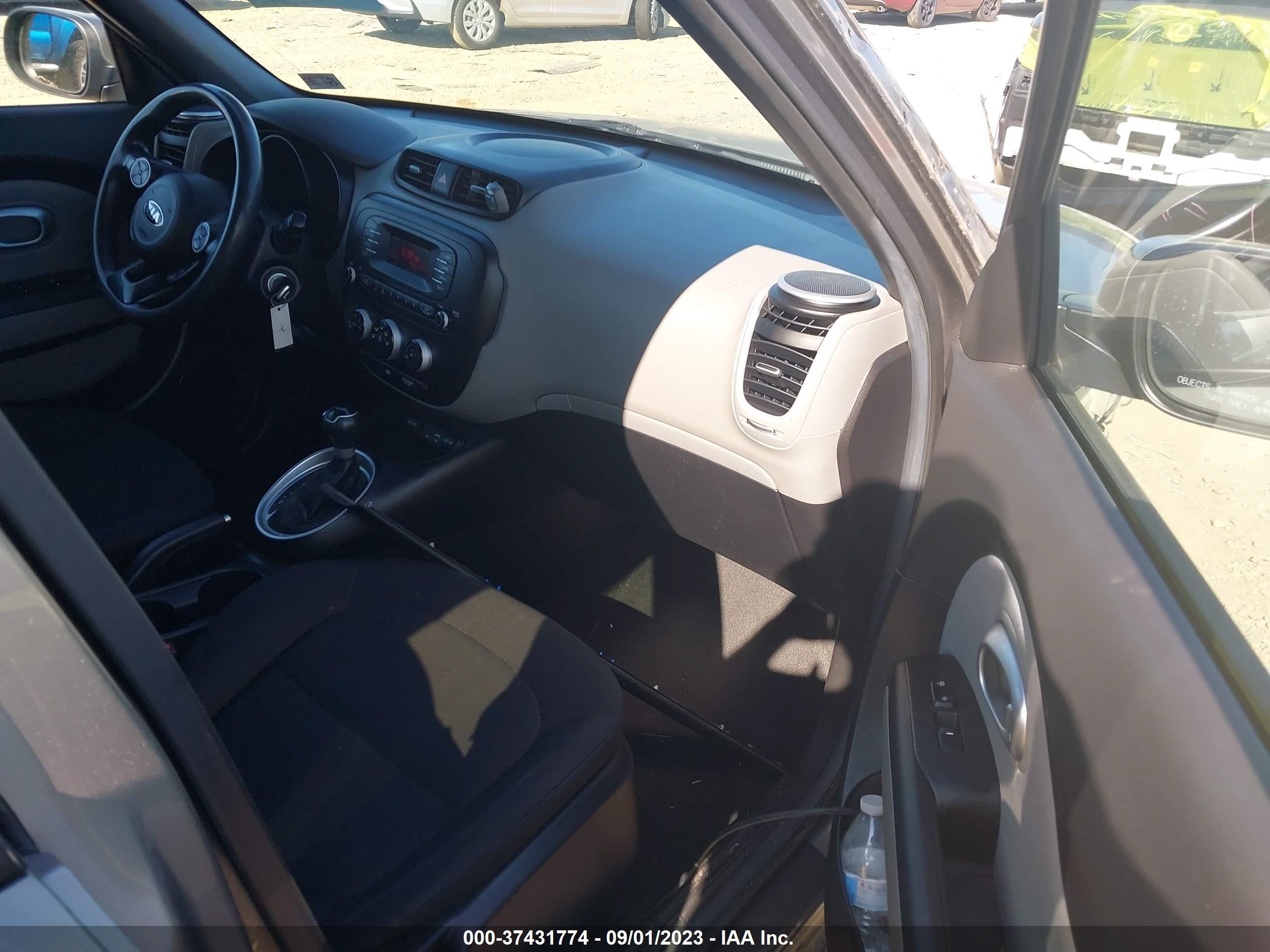 Photo 4 VIN: KNDJN2A27F7186640 - KIA SOUL 