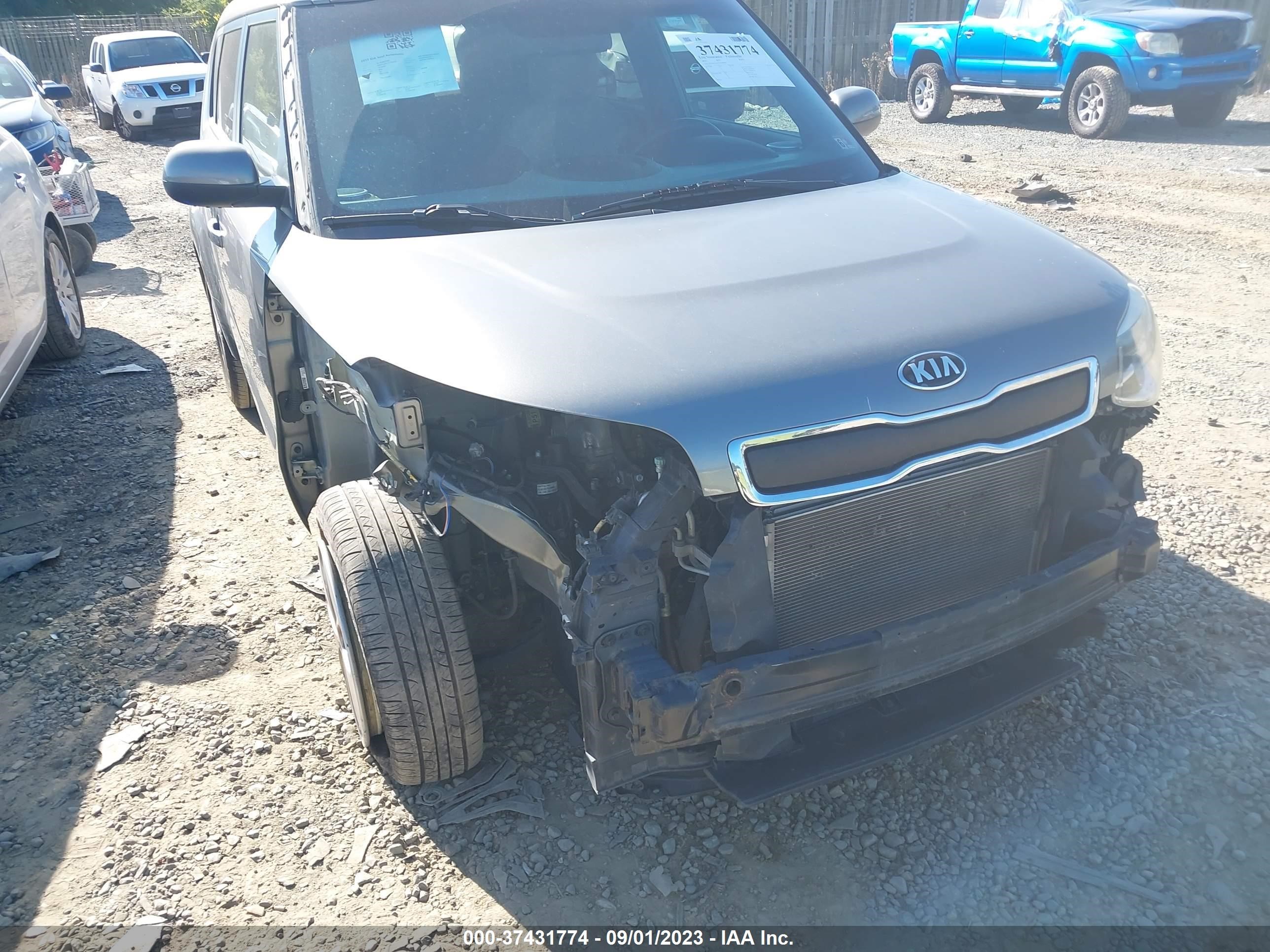 Photo 5 VIN: KNDJN2A27F7186640 - KIA SOUL 