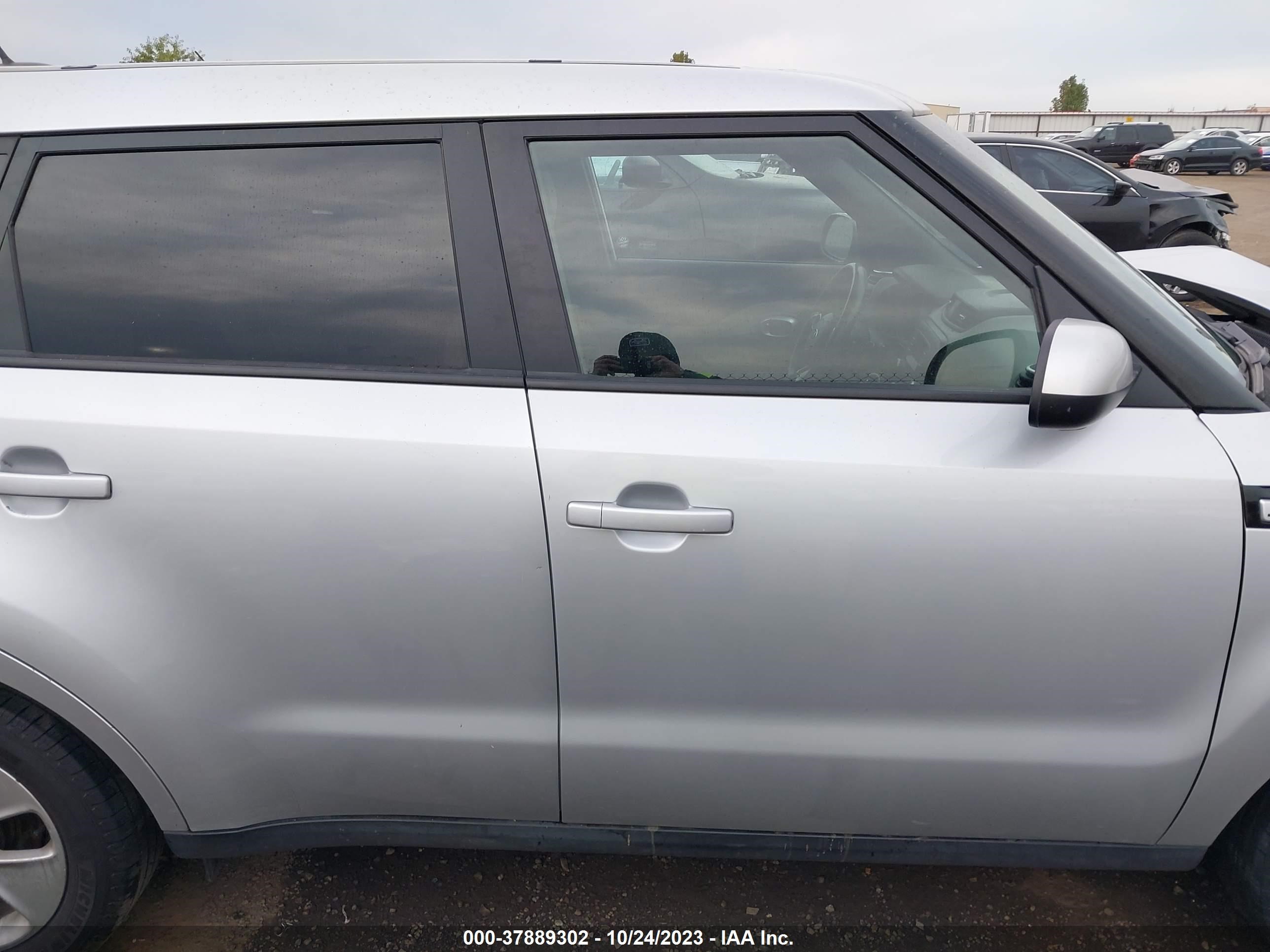 Photo 12 VIN: KNDJN2A27F7773632 - KIA SOUL 