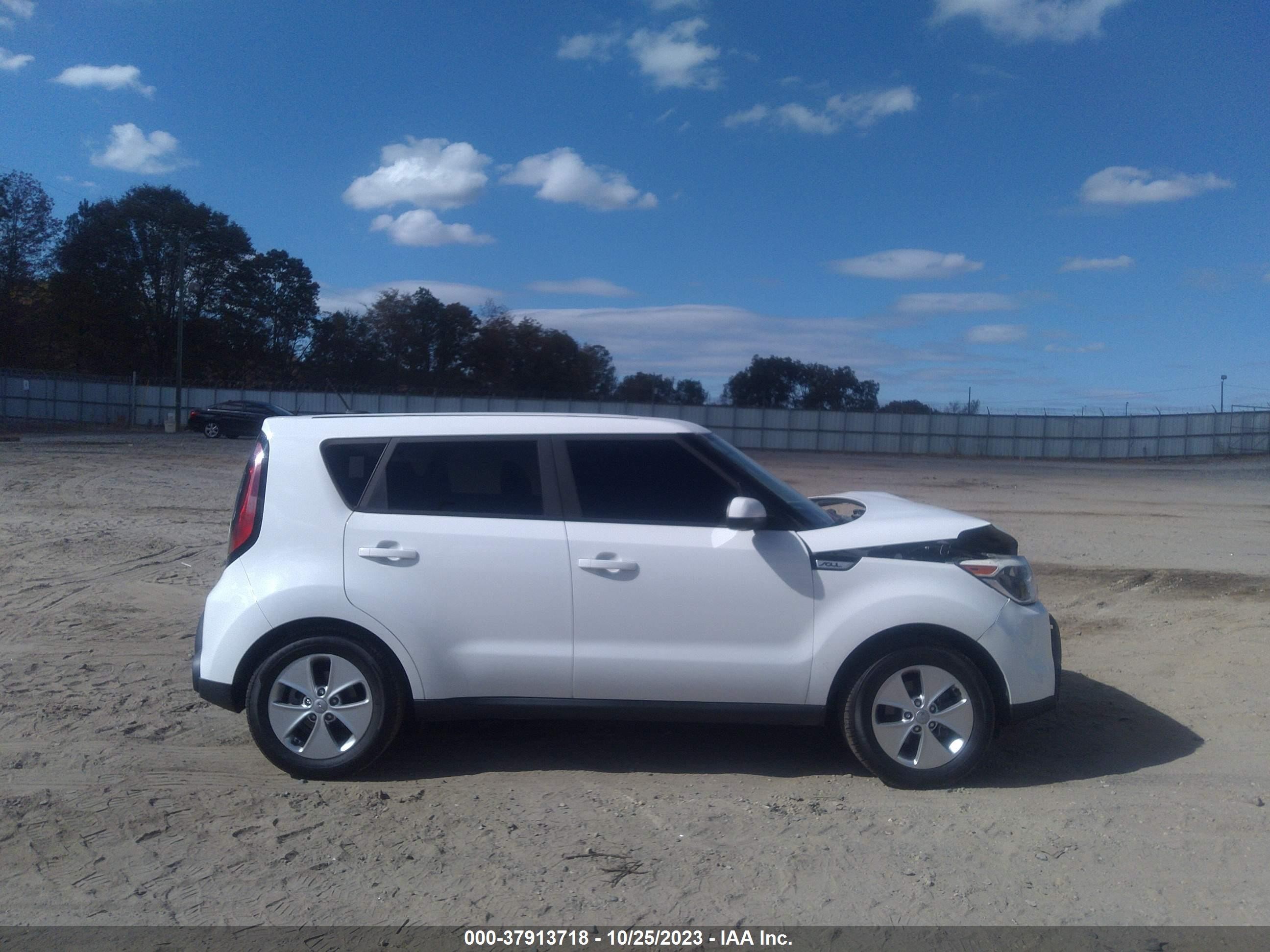 Photo 13 VIN: KNDJN2A27G7336764 - KIA SOUL 