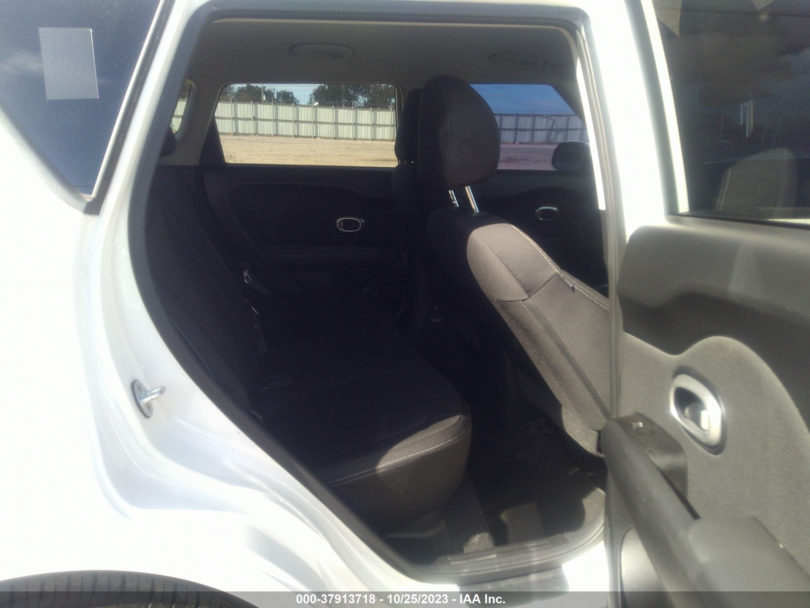 Photo 7 VIN: KNDJN2A27G7336764 - KIA SOUL 