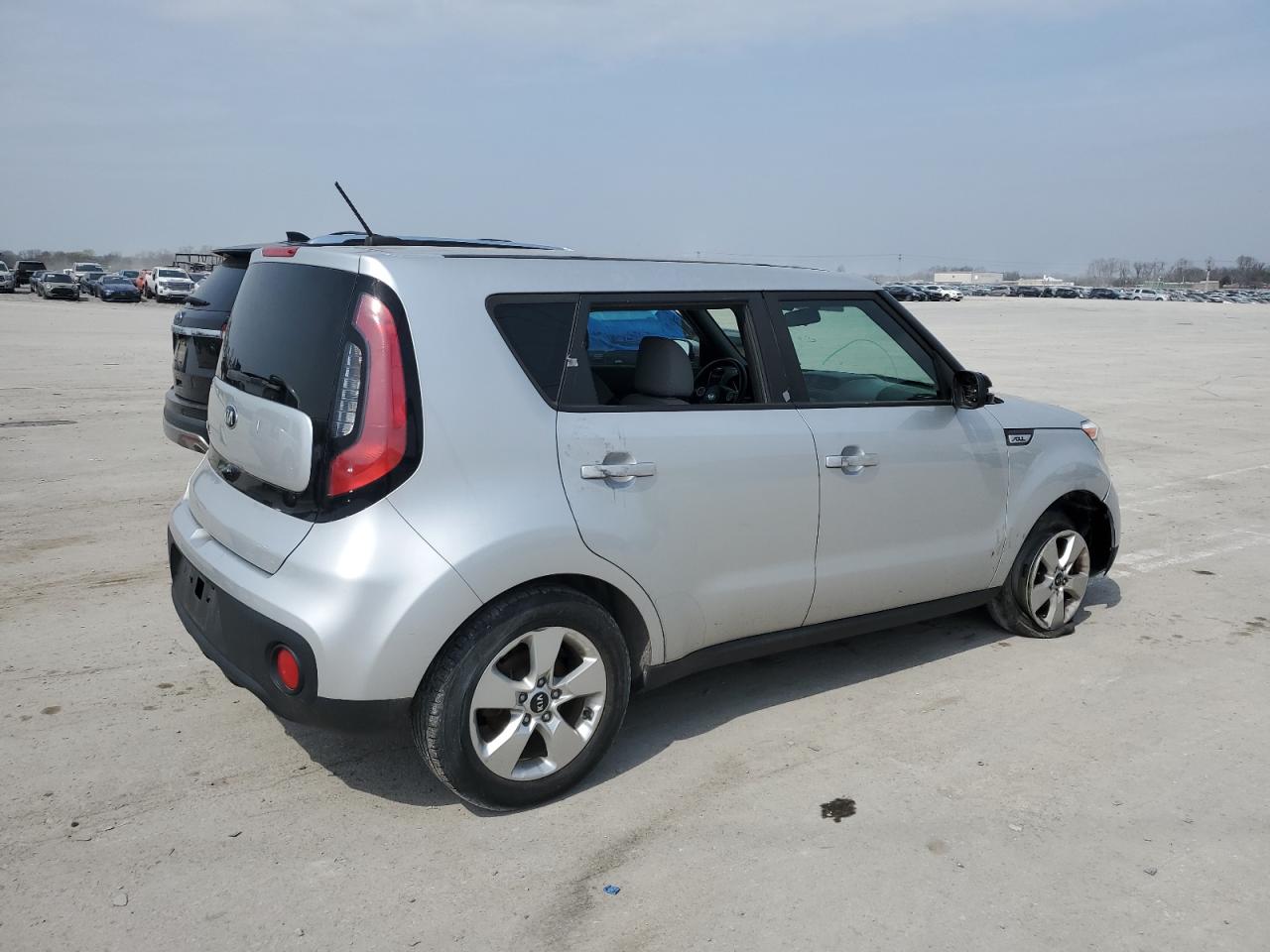 Photo 2 VIN: KNDJN2A27J7535417 - KIA SOUL 