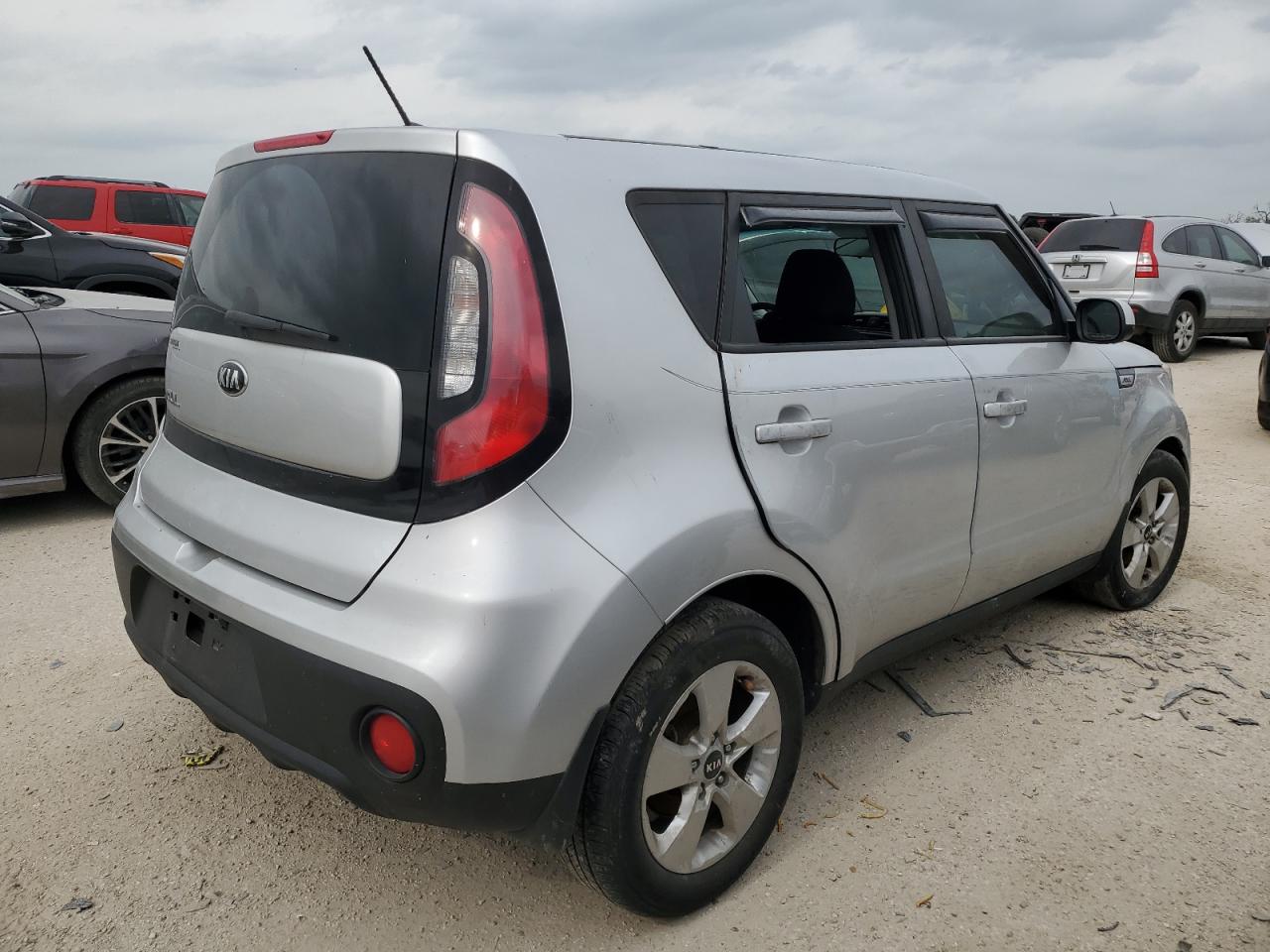 Photo 2 VIN: KNDJN2A27J7592927 - KIA SOUL 