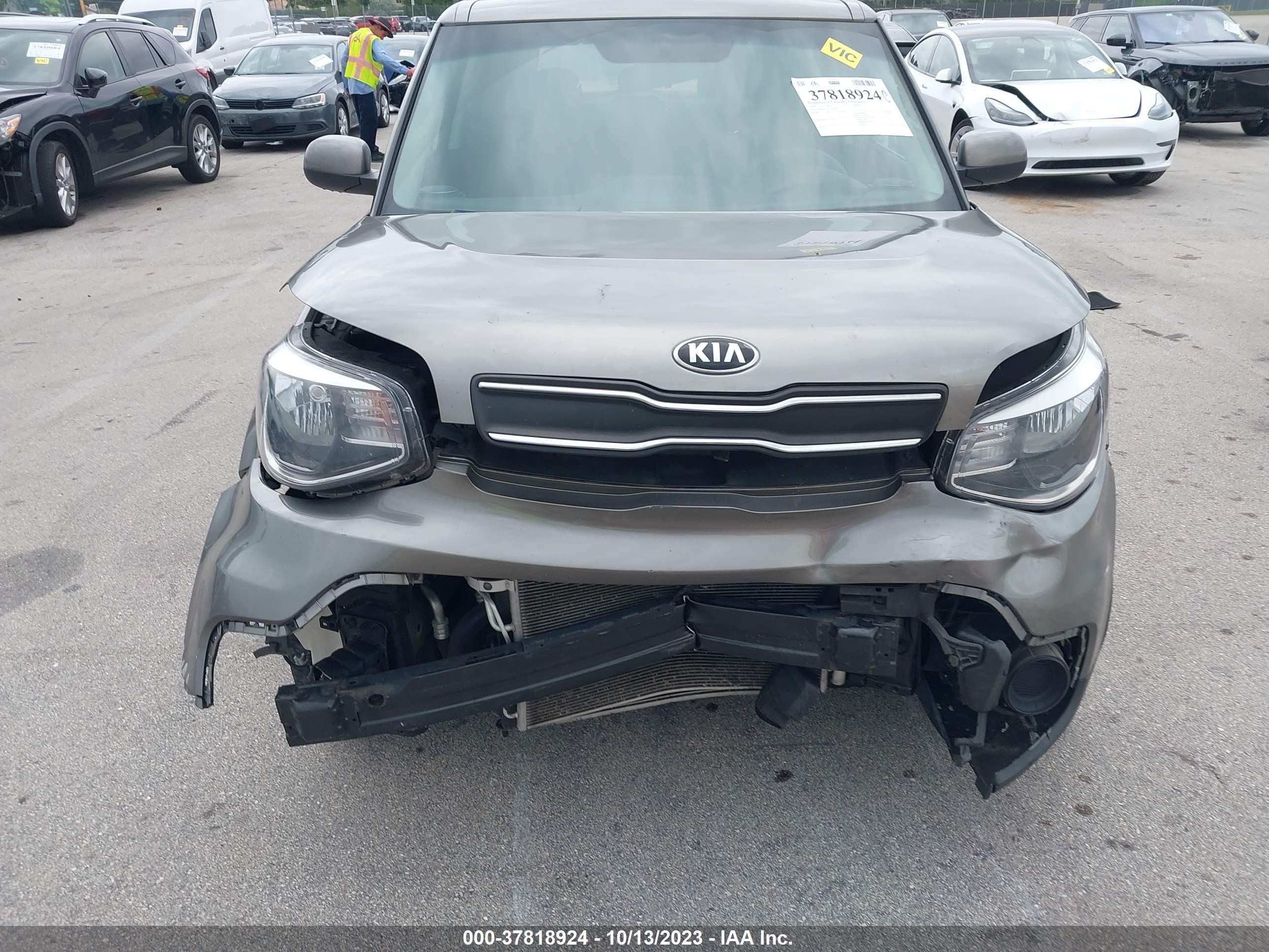 Photo 12 VIN: KNDJN2A27K7018961 - KIA SOUL 