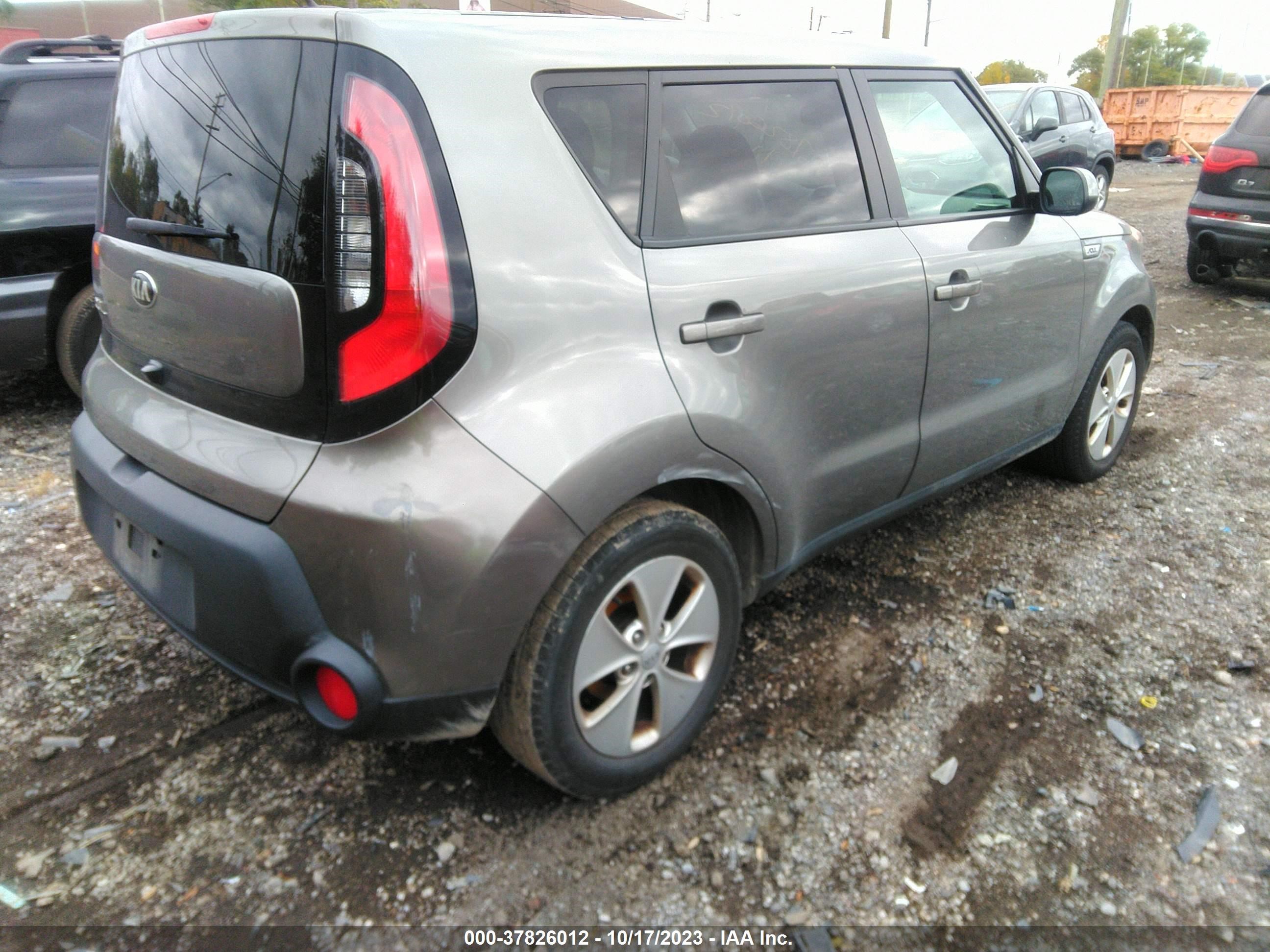 Photo 3 VIN: KNDJN2A28F7221833 - KIA SOUL 