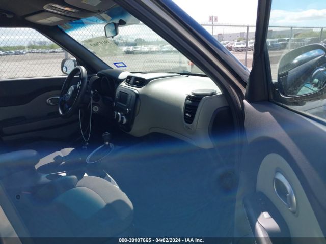 Photo 4 VIN: KNDJN2A28J7546961 - KIA SOUL 