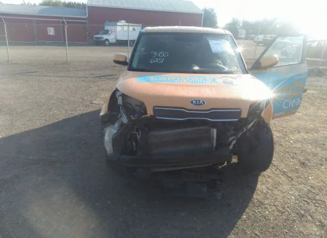 Photo 5 VIN: KNDJN2A28J7560584 - KIA SOUL 