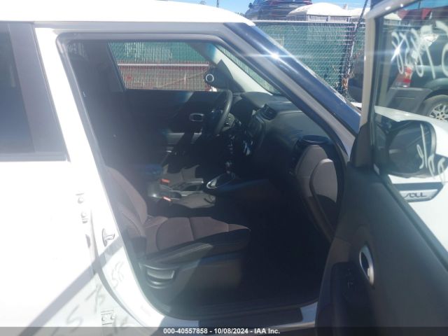 Photo 4 VIN: KNDJN2A28J7567812 - KIA SOUL 