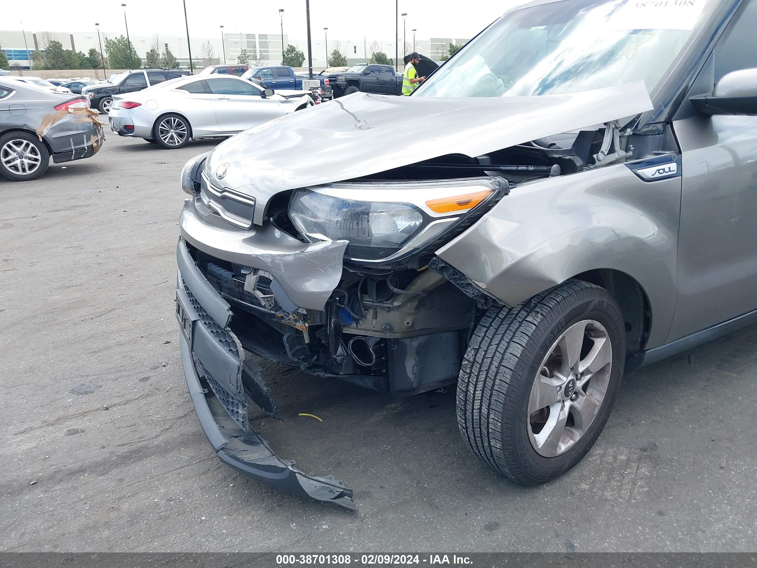 Photo 11 VIN: KNDJN2A28J7614921 - KIA SOUL 