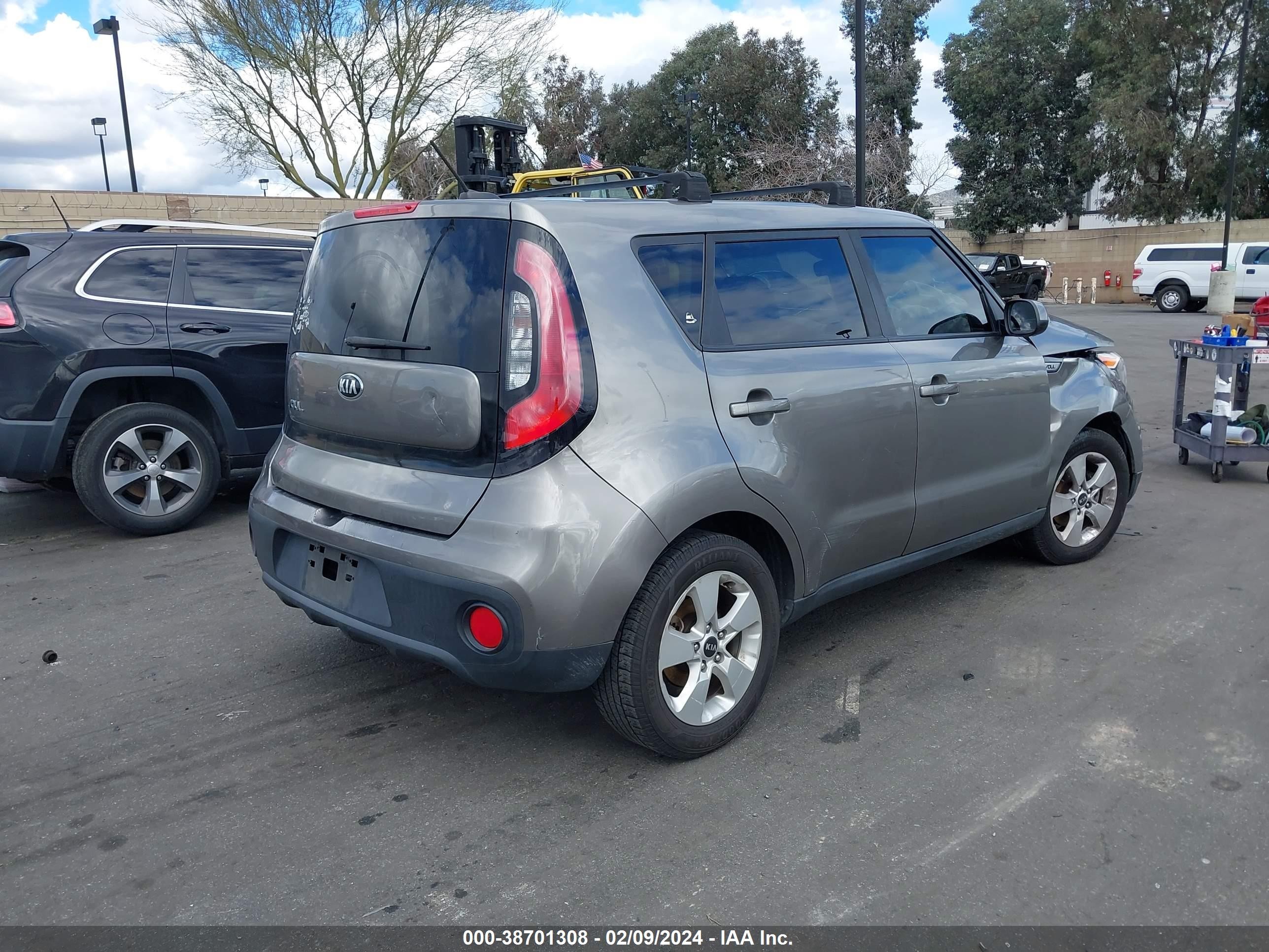 Photo 3 VIN: KNDJN2A28J7614921 - KIA SOUL 