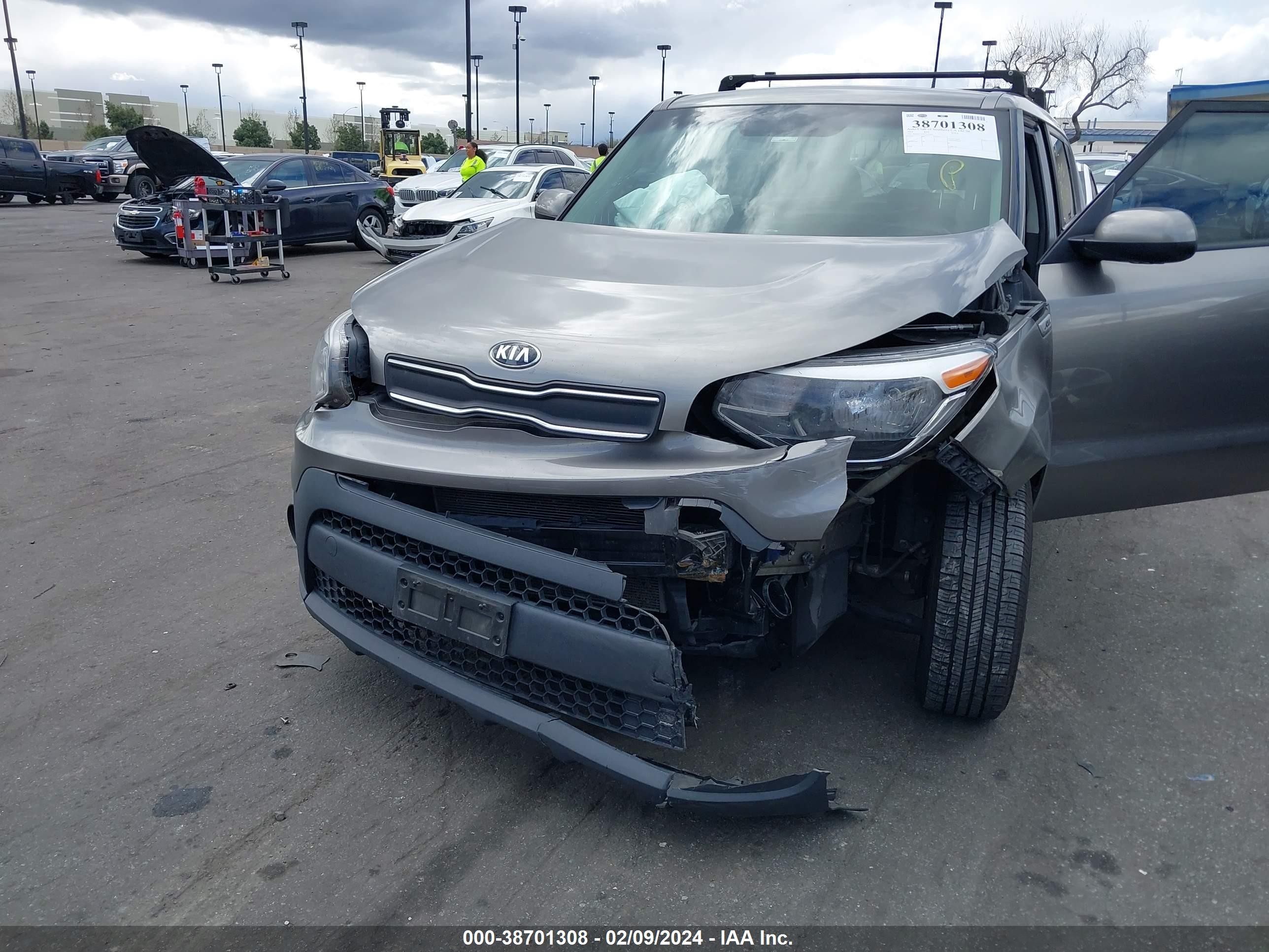 Photo 5 VIN: KNDJN2A28J7614921 - KIA SOUL 