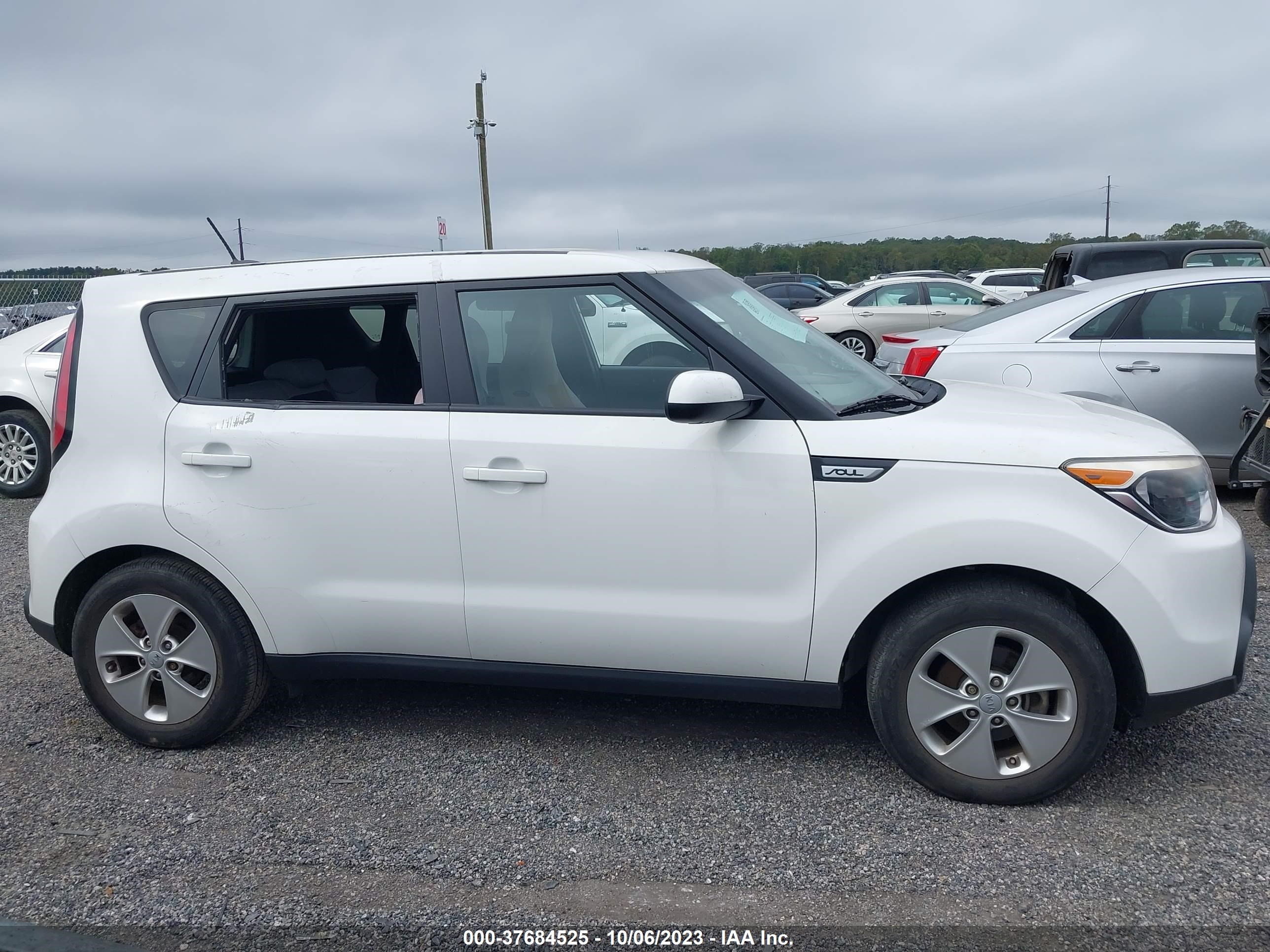 Photo 12 VIN: KNDJN2A29F7233098 - KIA SOUL 