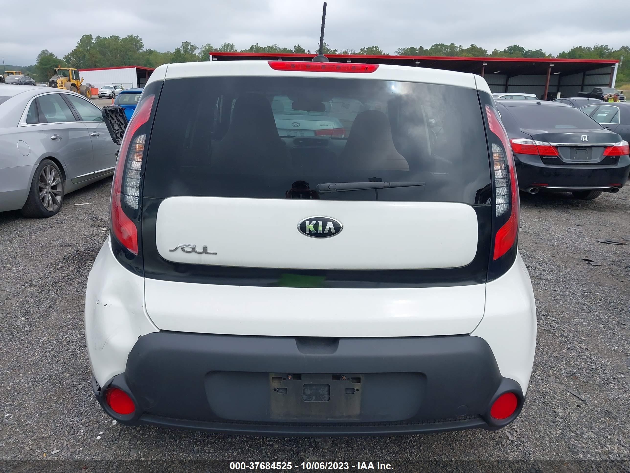 Photo 15 VIN: KNDJN2A29F7233098 - KIA SOUL 