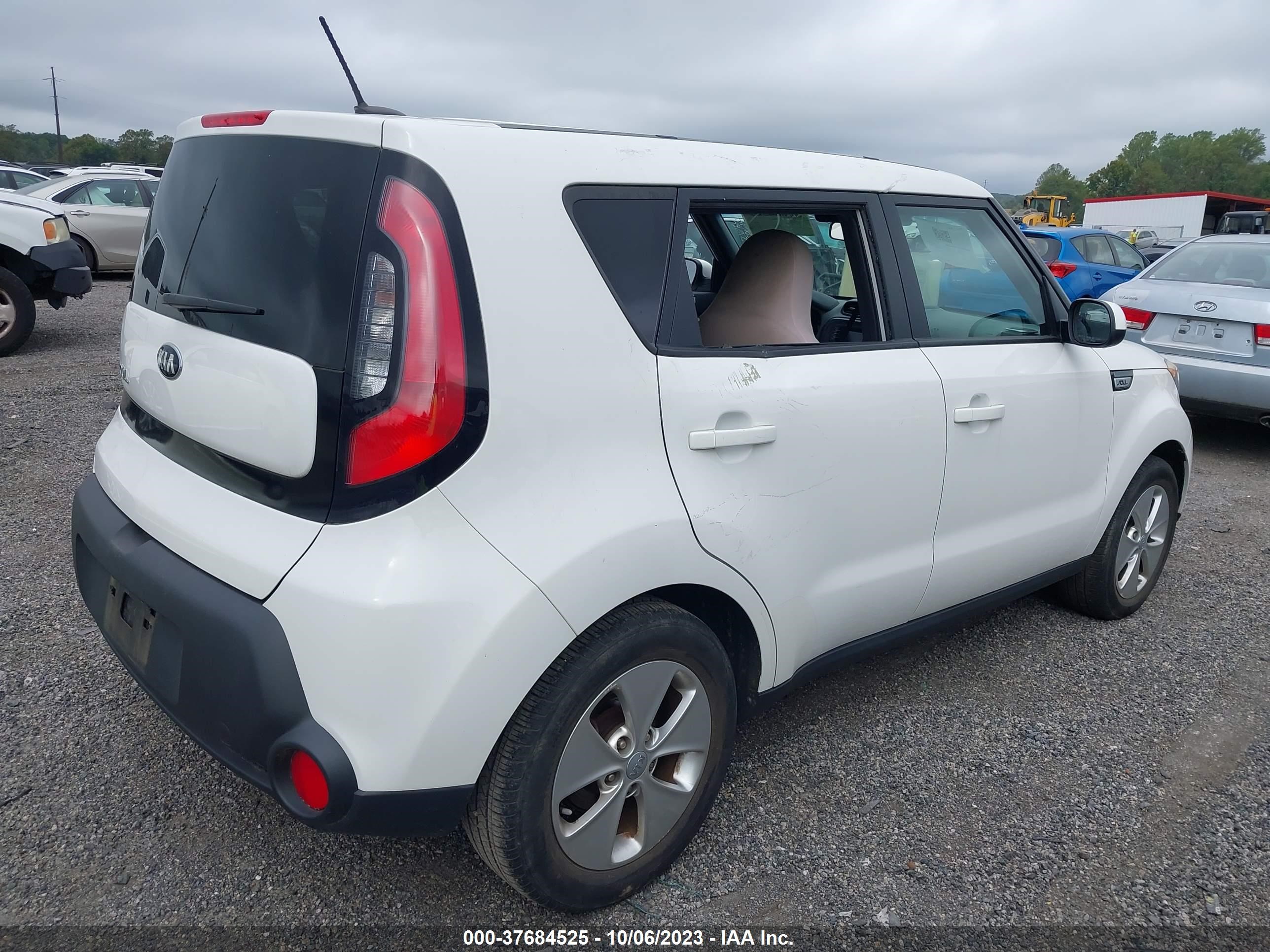 Photo 3 VIN: KNDJN2A29F7233098 - KIA SOUL 