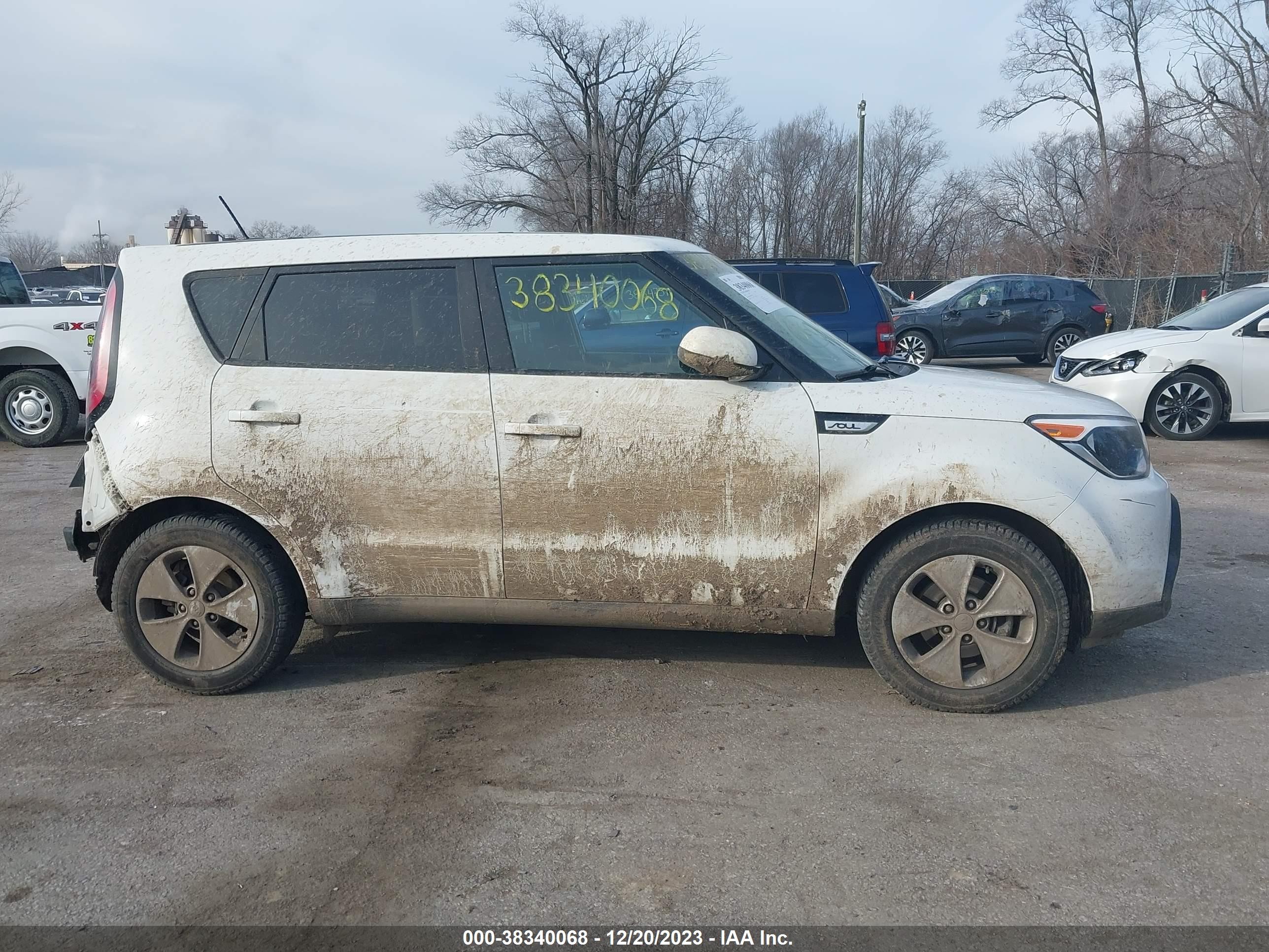 Photo 13 VIN: KNDJN2A29G7402313 - KIA SOUL 