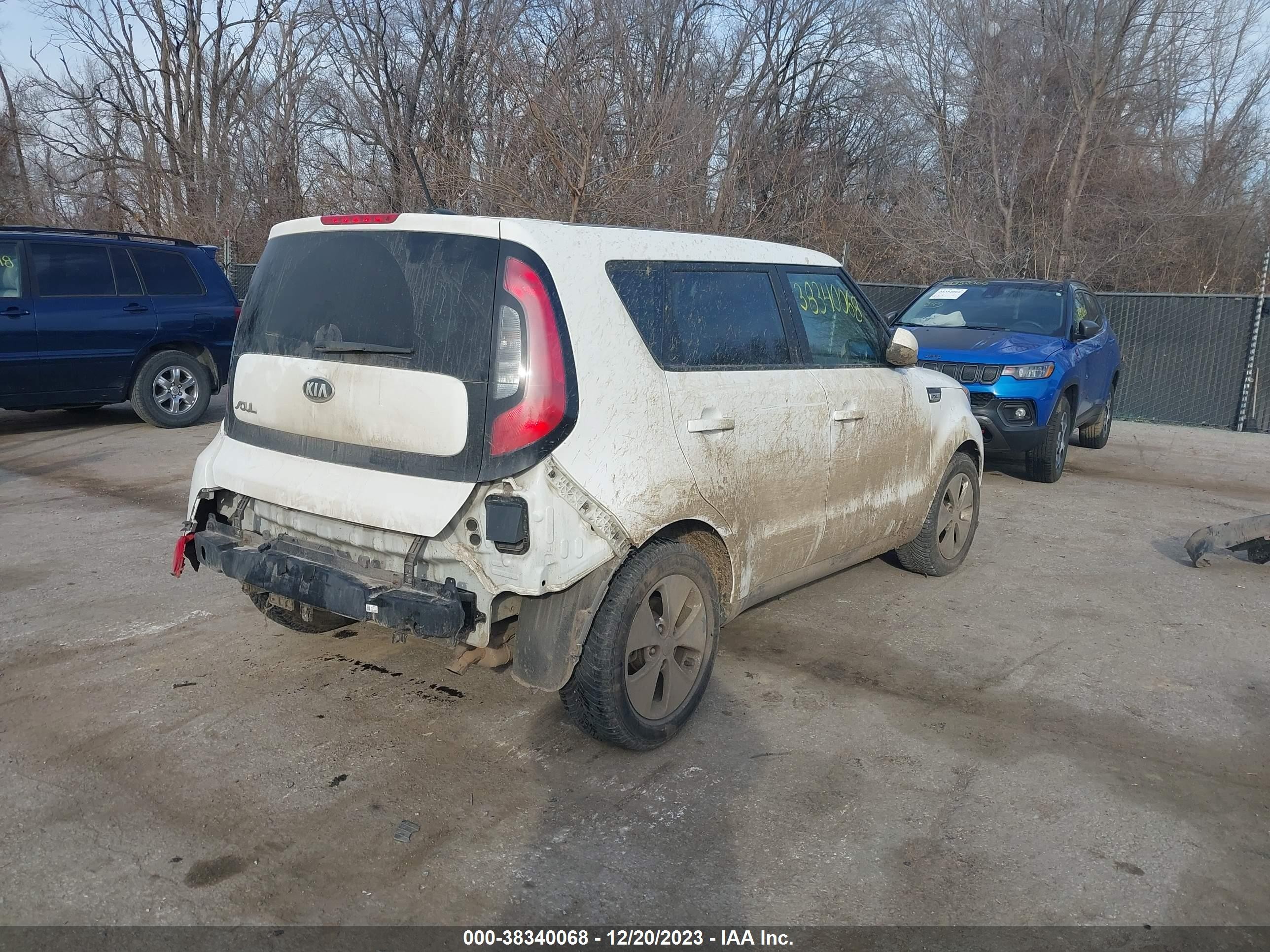 Photo 3 VIN: KNDJN2A29G7402313 - KIA SOUL 