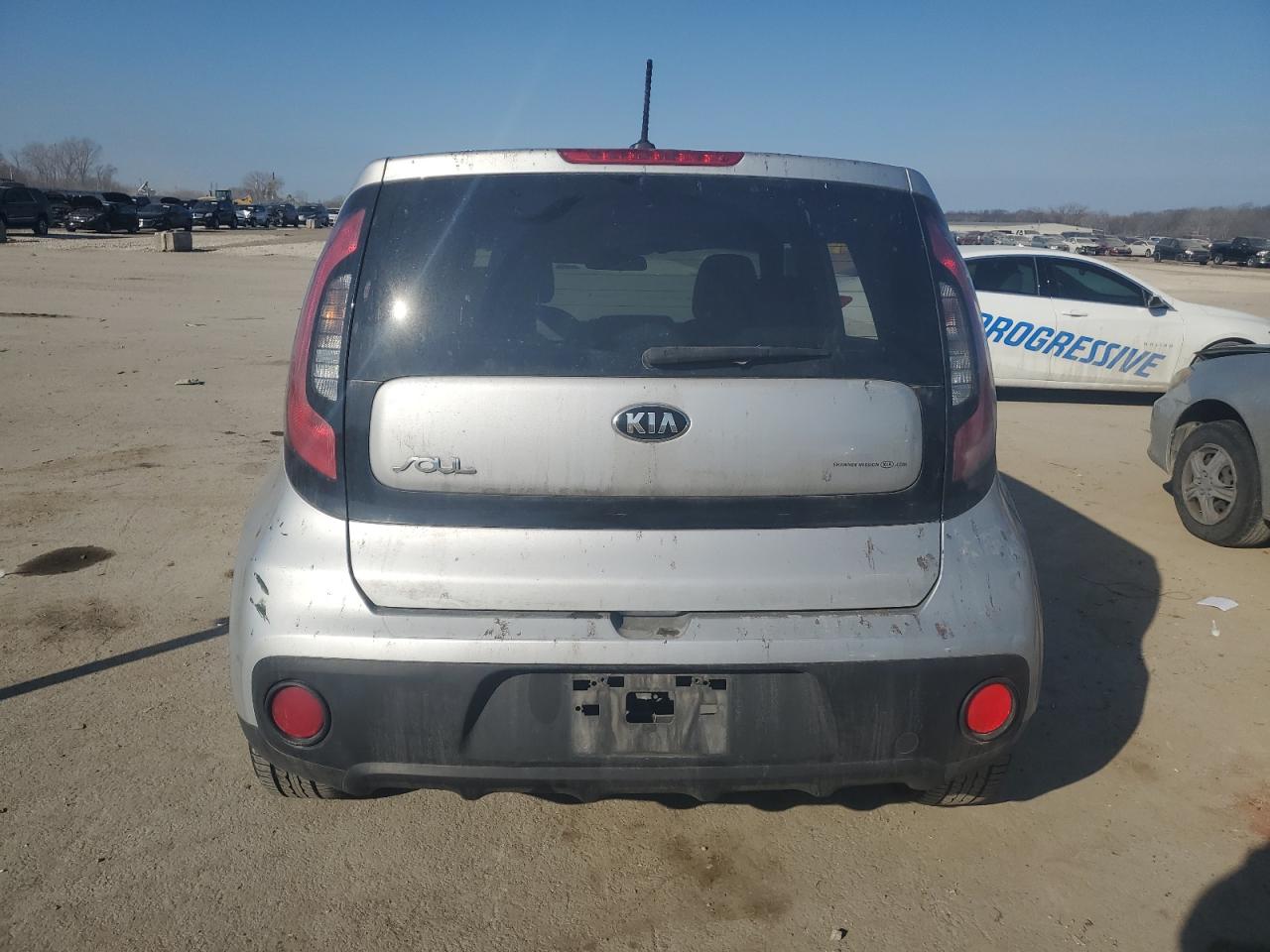 Photo 5 VIN: KNDJN2A29H7466112 - KIA SOUL 