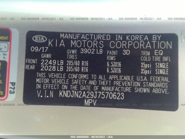 Photo 8 VIN: KNDJN2A29J7570623 - KIA SOUL 