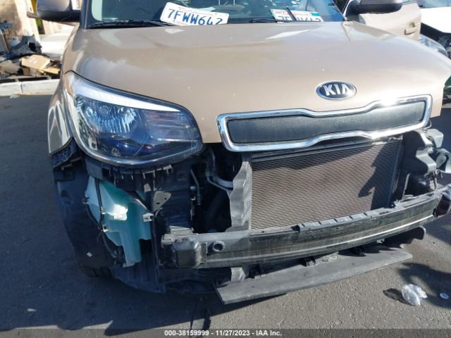 Photo 5 VIN: KNDJN2A2XE7044426 - KIA SOUL 