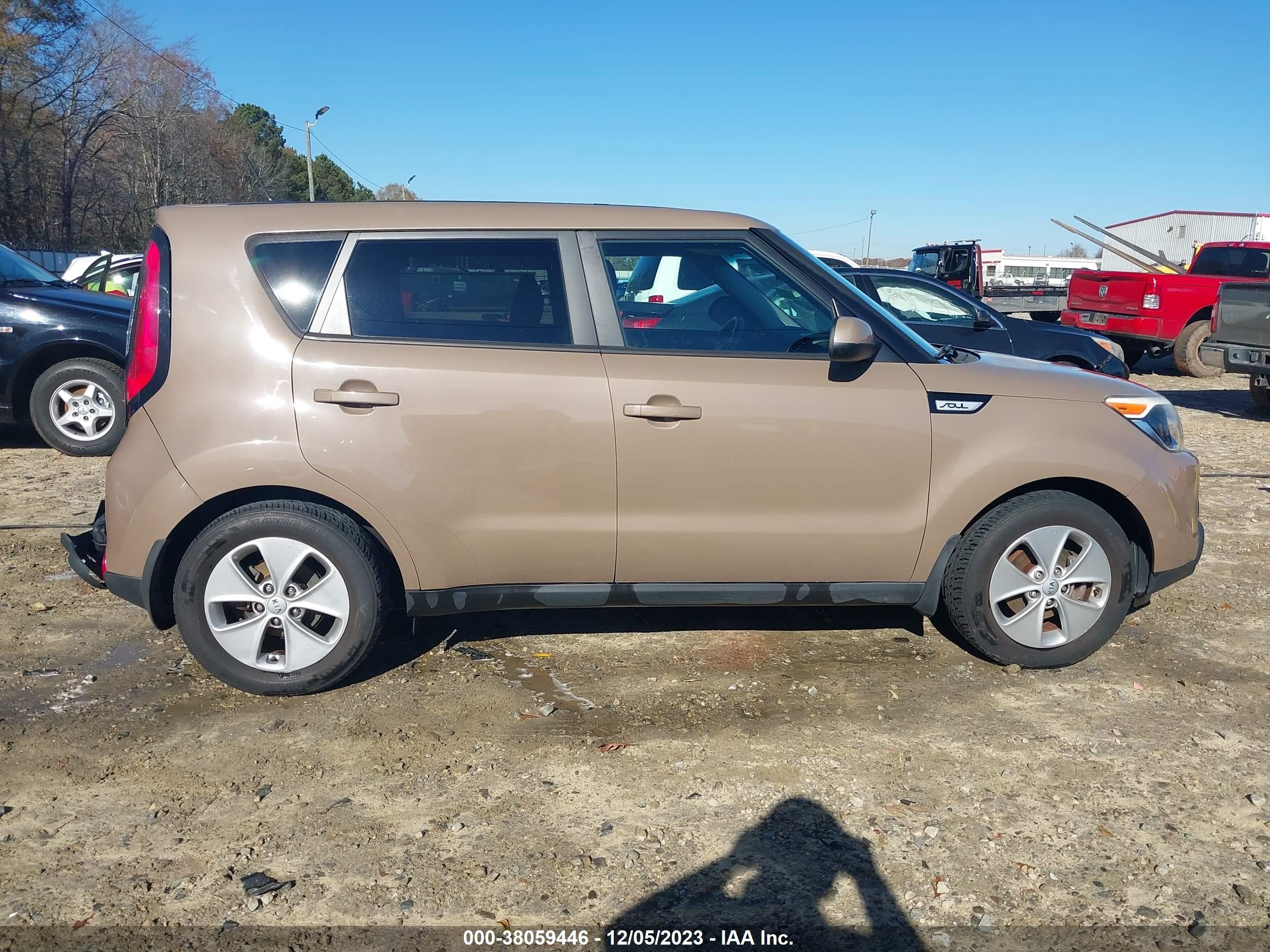 Photo 12 VIN: KNDJN2A2XF7130952 - KIA SOUL 