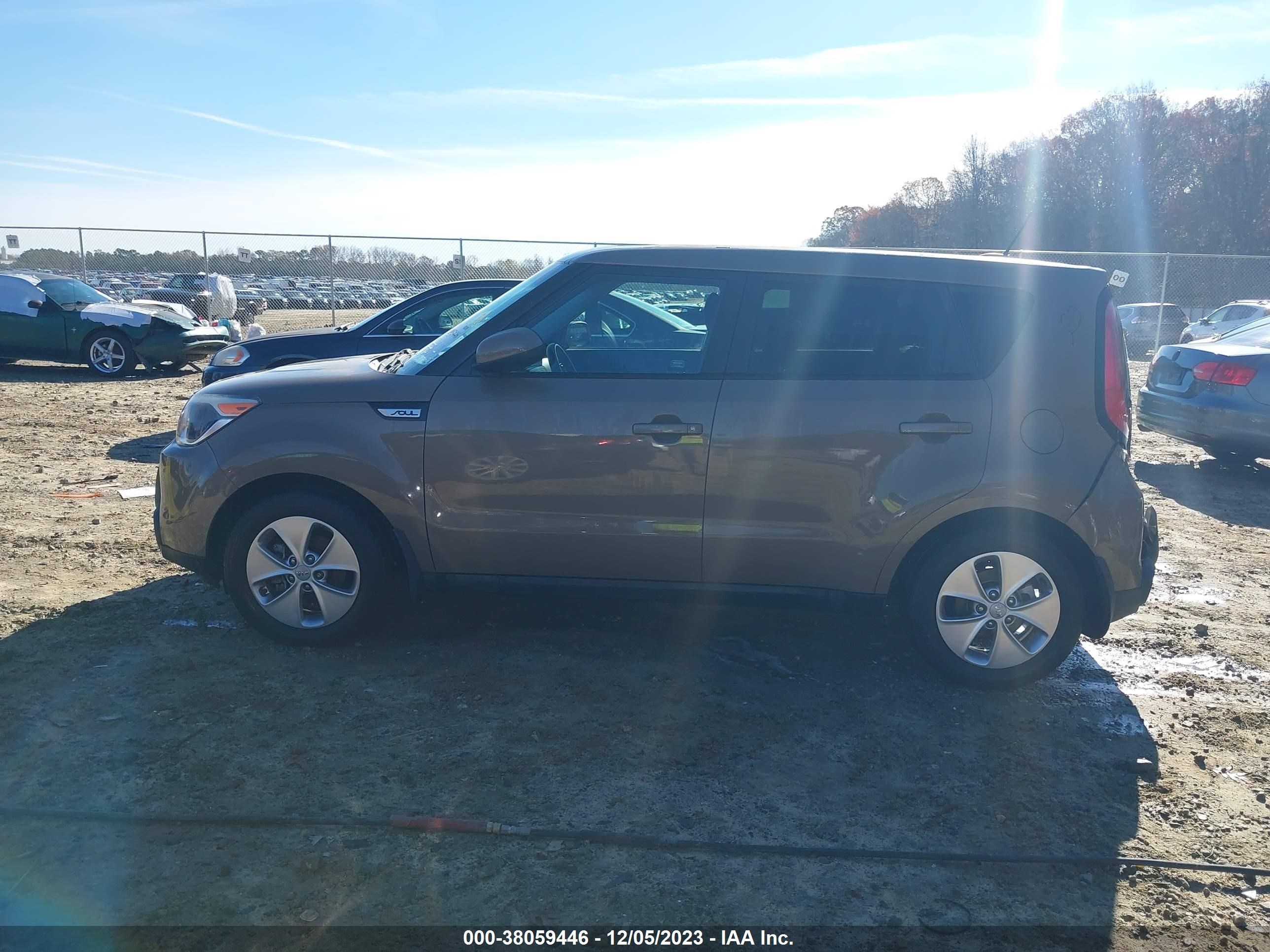 Photo 13 VIN: KNDJN2A2XF7130952 - KIA SOUL 