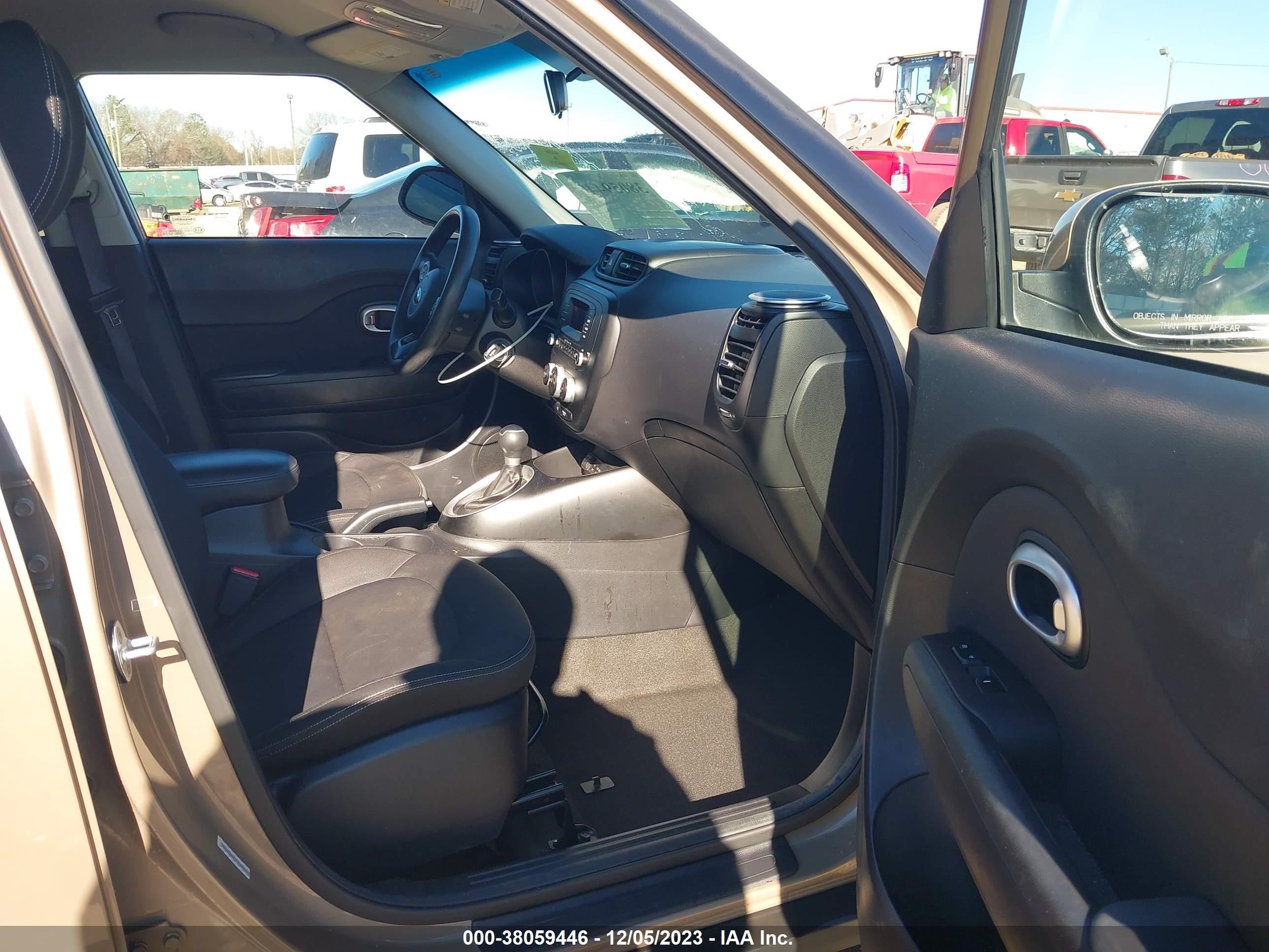 Photo 4 VIN: KNDJN2A2XF7130952 - KIA SOUL 