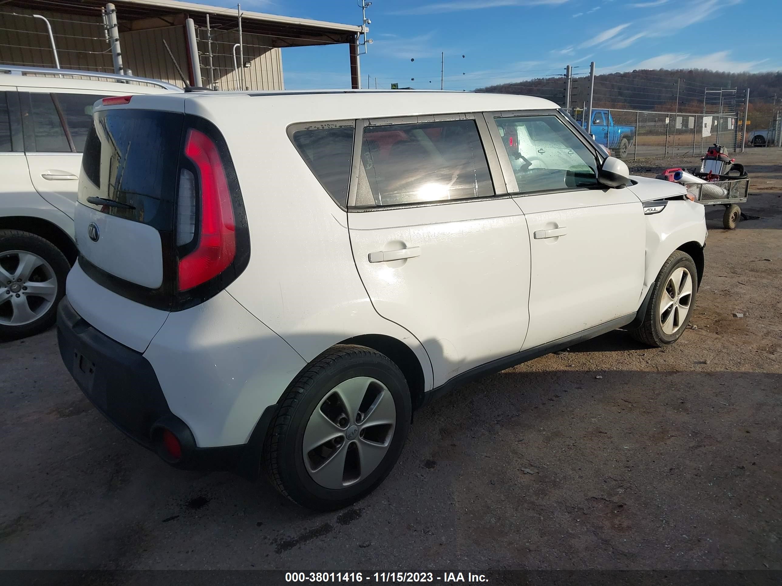 Photo 3 VIN: KNDJN2A2XF7137724 - KIA SOUL 