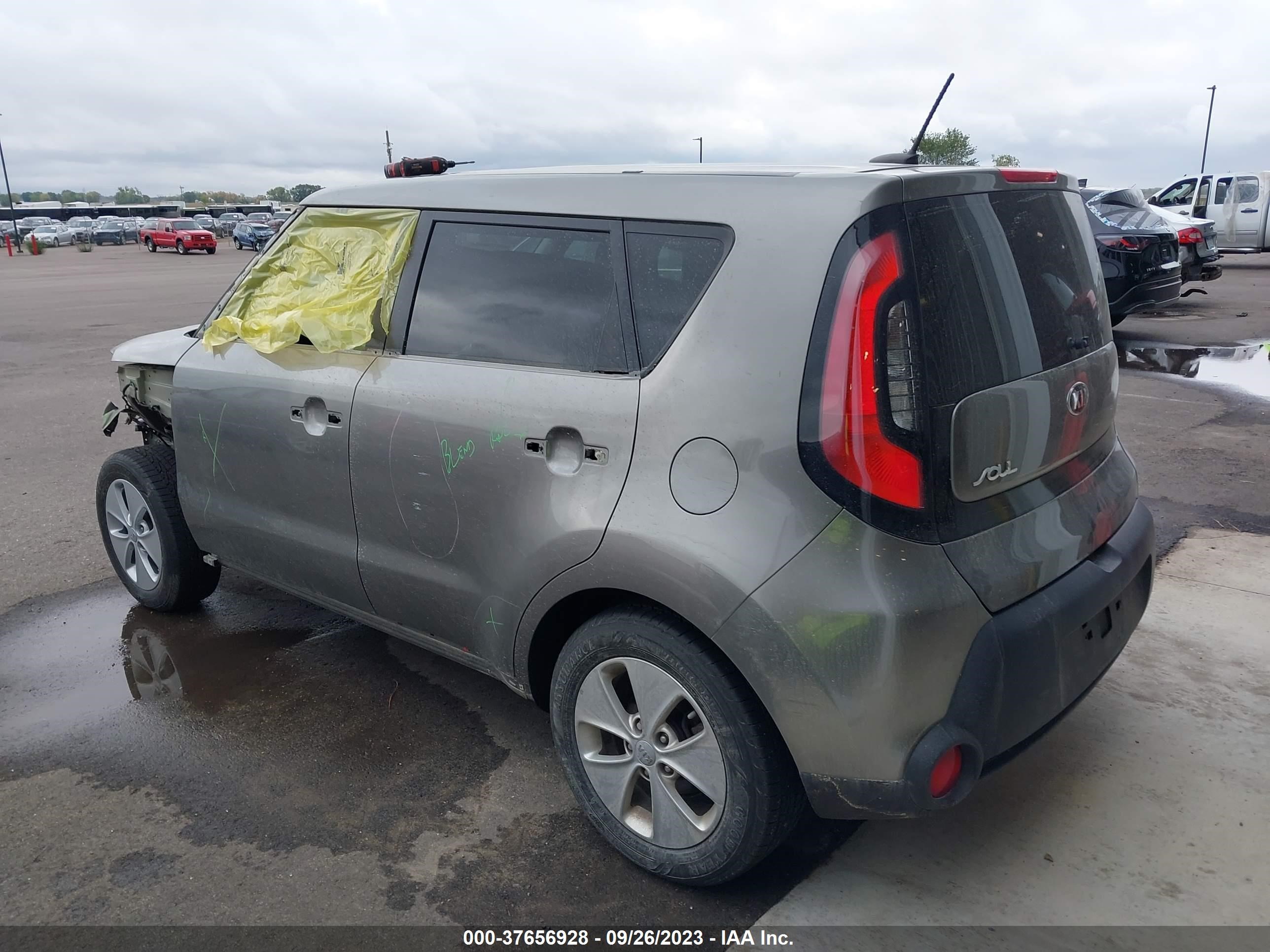 Photo 2 VIN: KNDJN2A2XF7212339 - KIA SOUL 